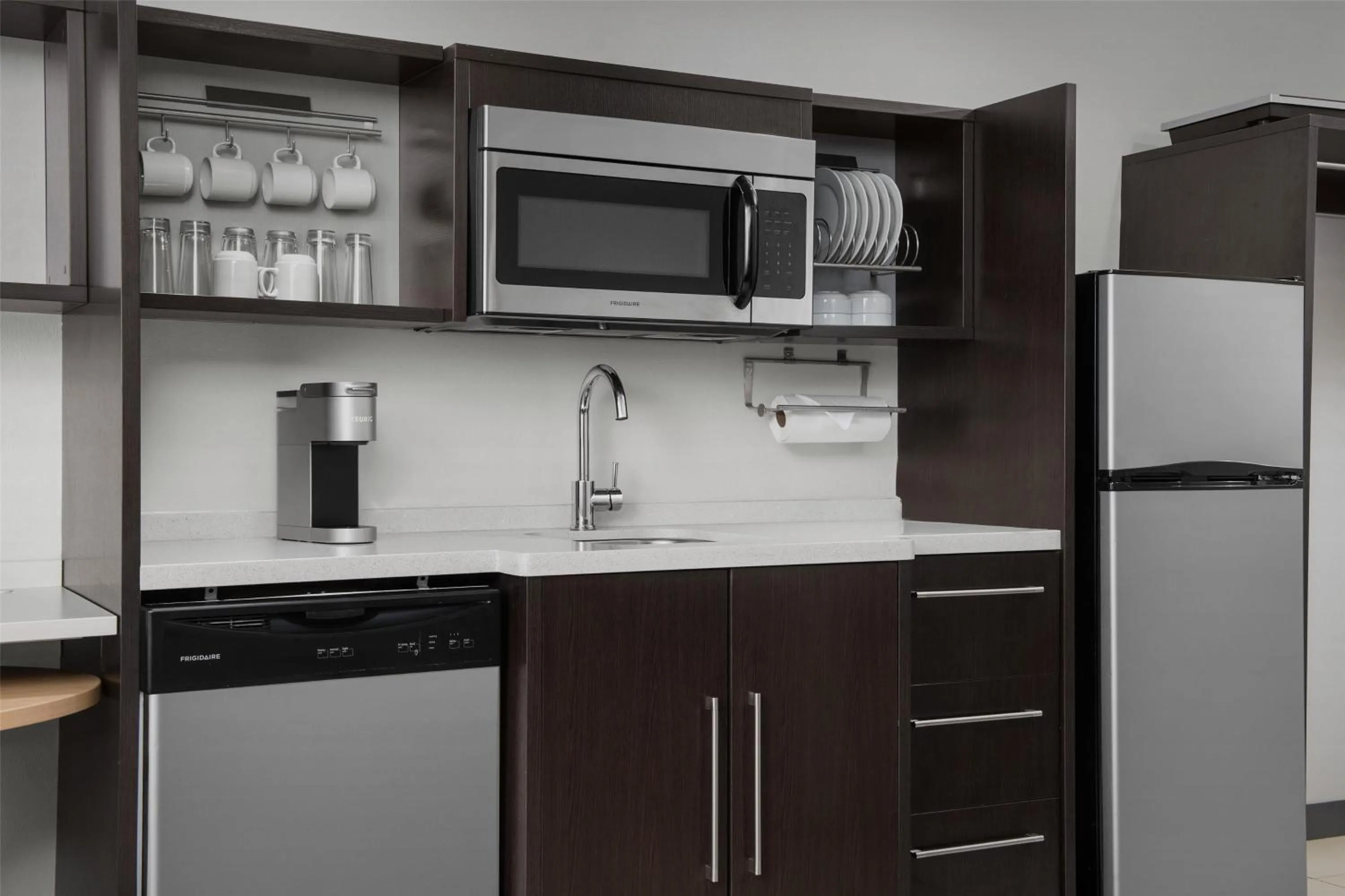 Kitchen or kitchenette in Home2 Suites Nashville Airport