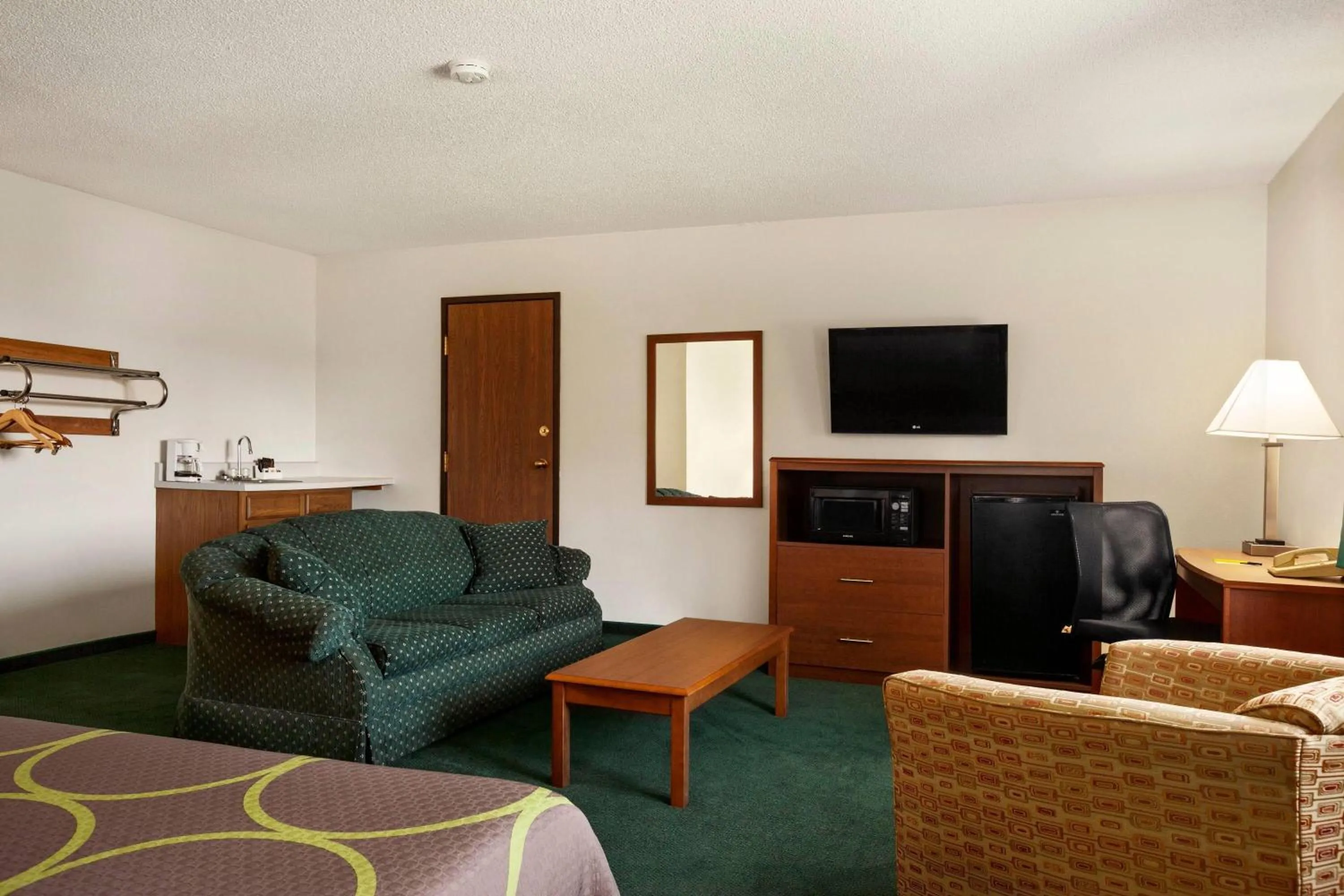 Photo of the whole room in Super 8 by Wyndham Concordia