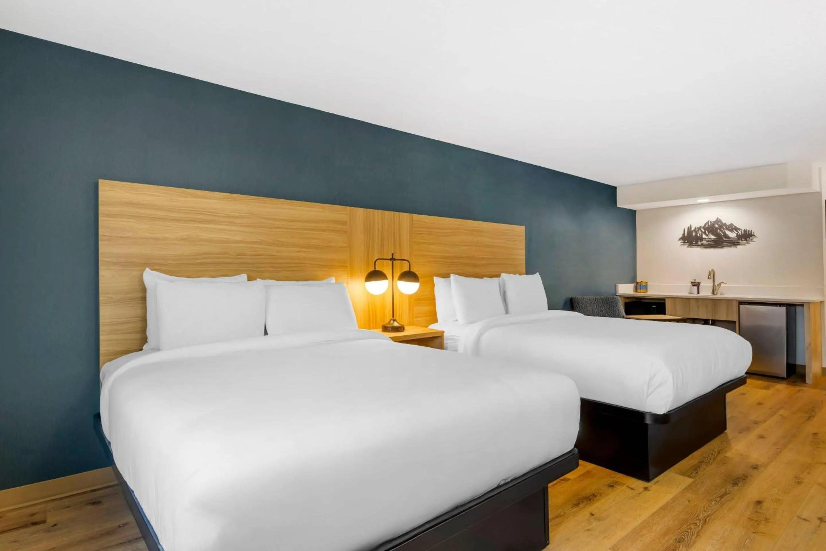 Bedroom, Bed in Columbia River Hotel and Conference Center, an Ascend Collection Hotel