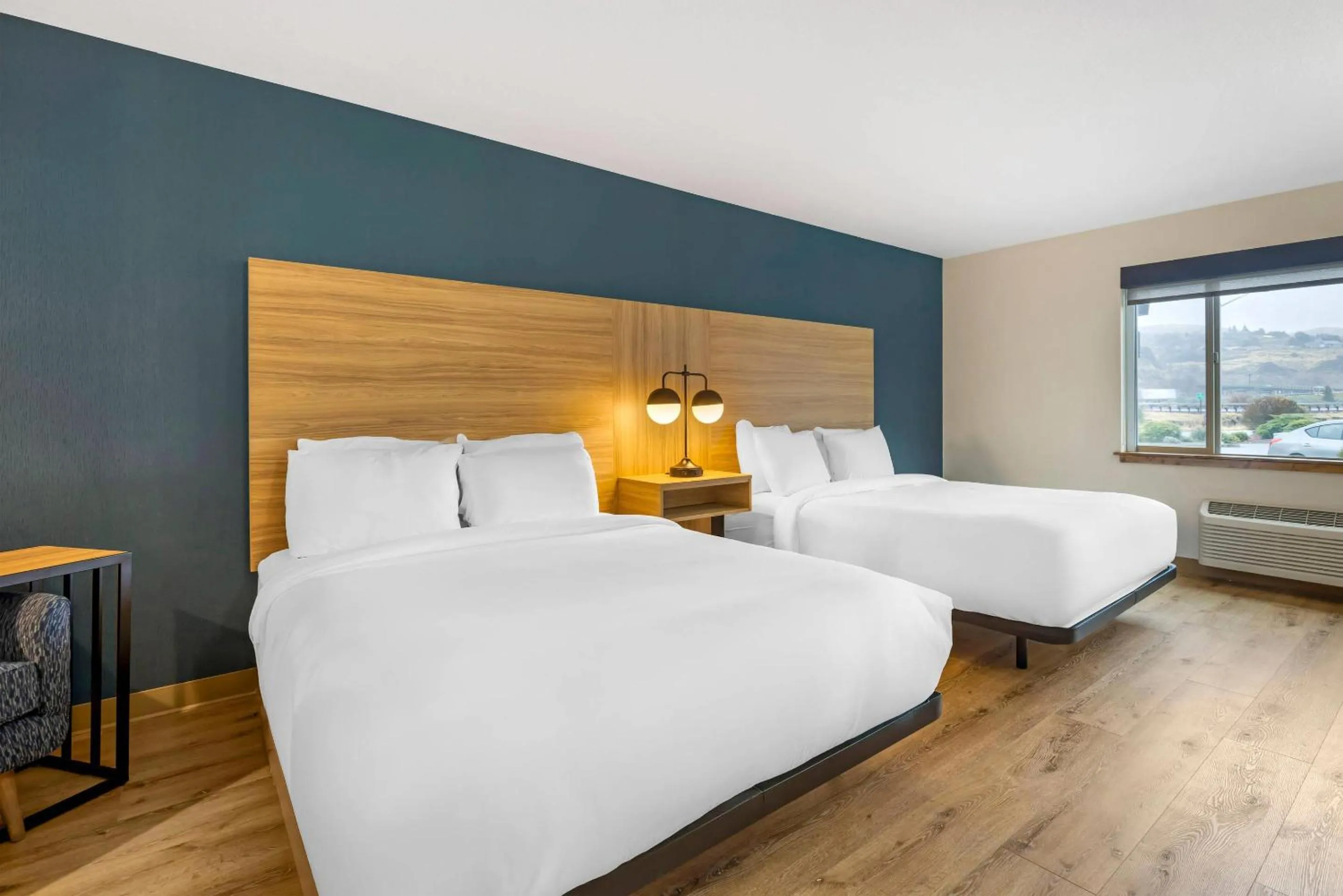Bedroom, Bed in Columbia River Hotel and Conference Center, an Ascend Collection Hotel