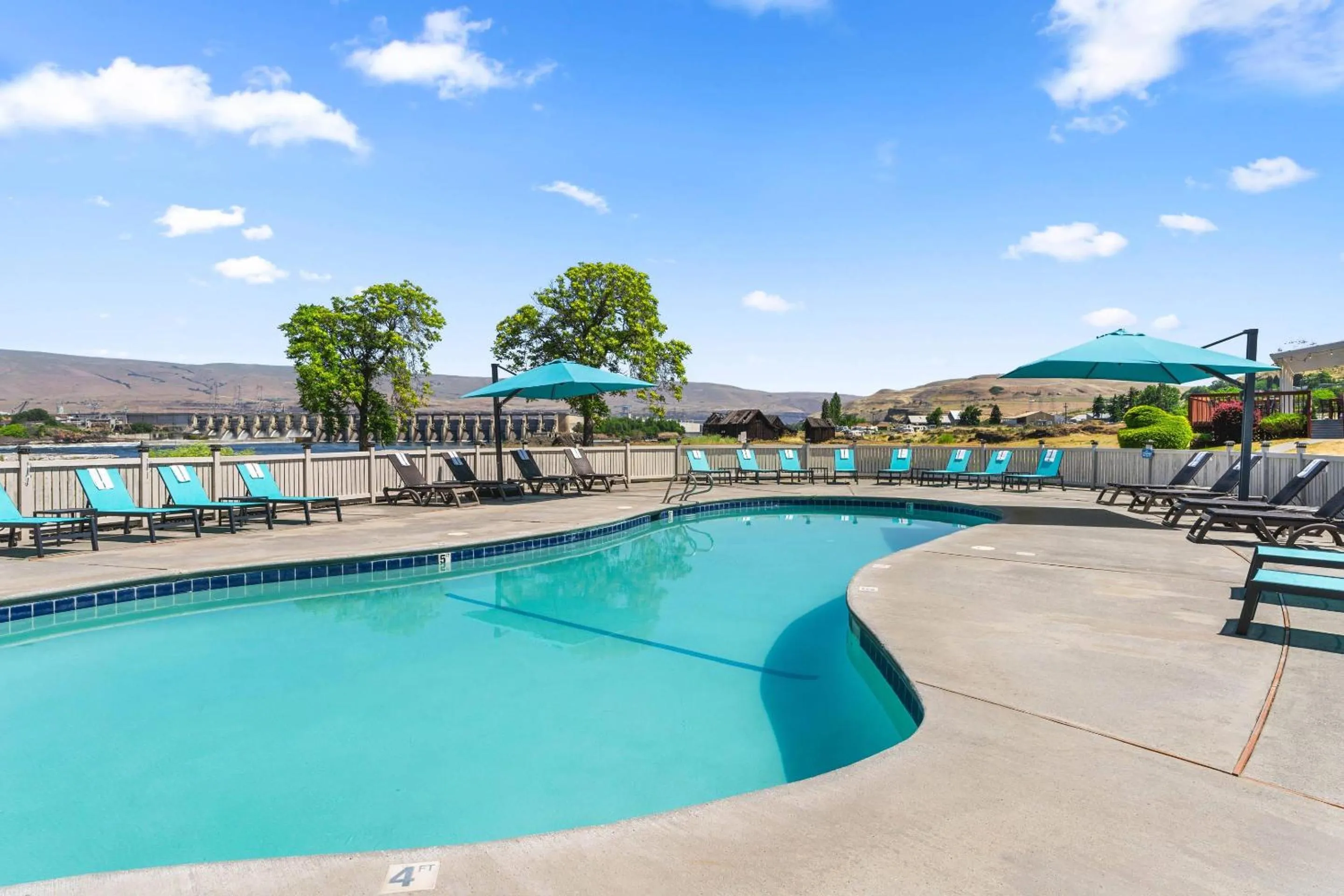 Swimming pool in Columbia River Hotel and Conference Center, an Ascend Collection Hotel