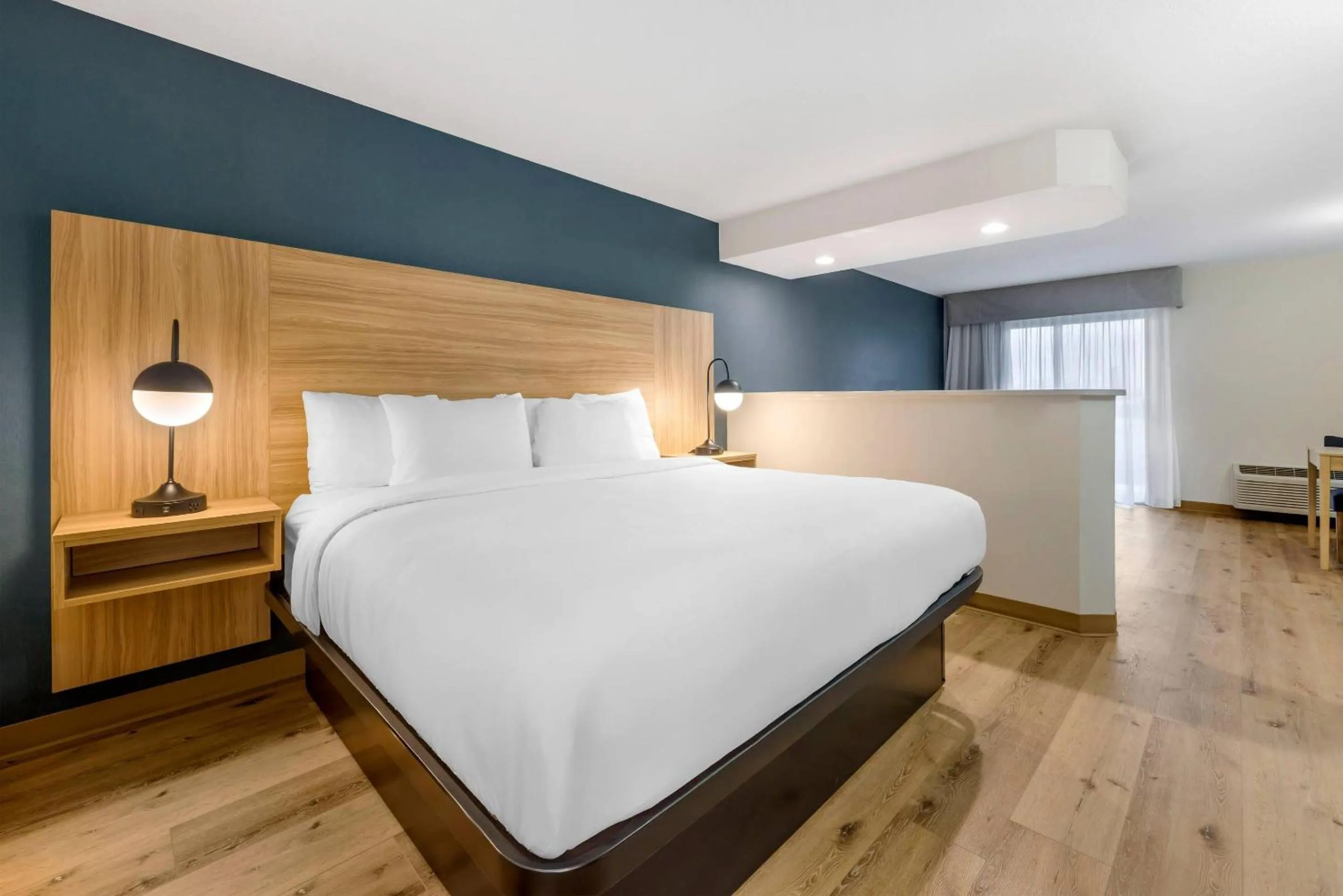 Bedroom, Bed in Columbia River Hotel and Conference Center, an Ascend Collection Hotel