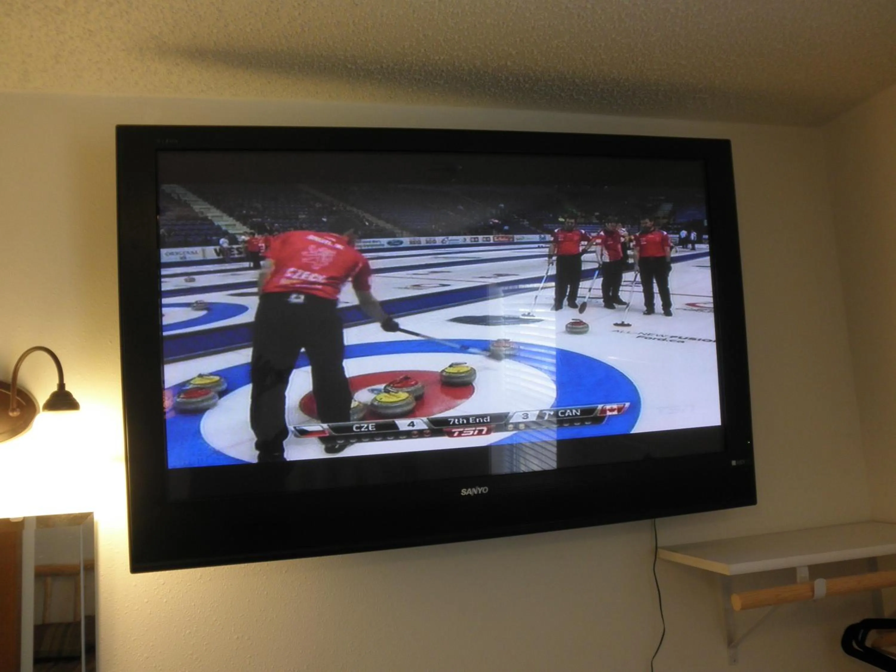 TV and multimedia in Bear's Den Lodge