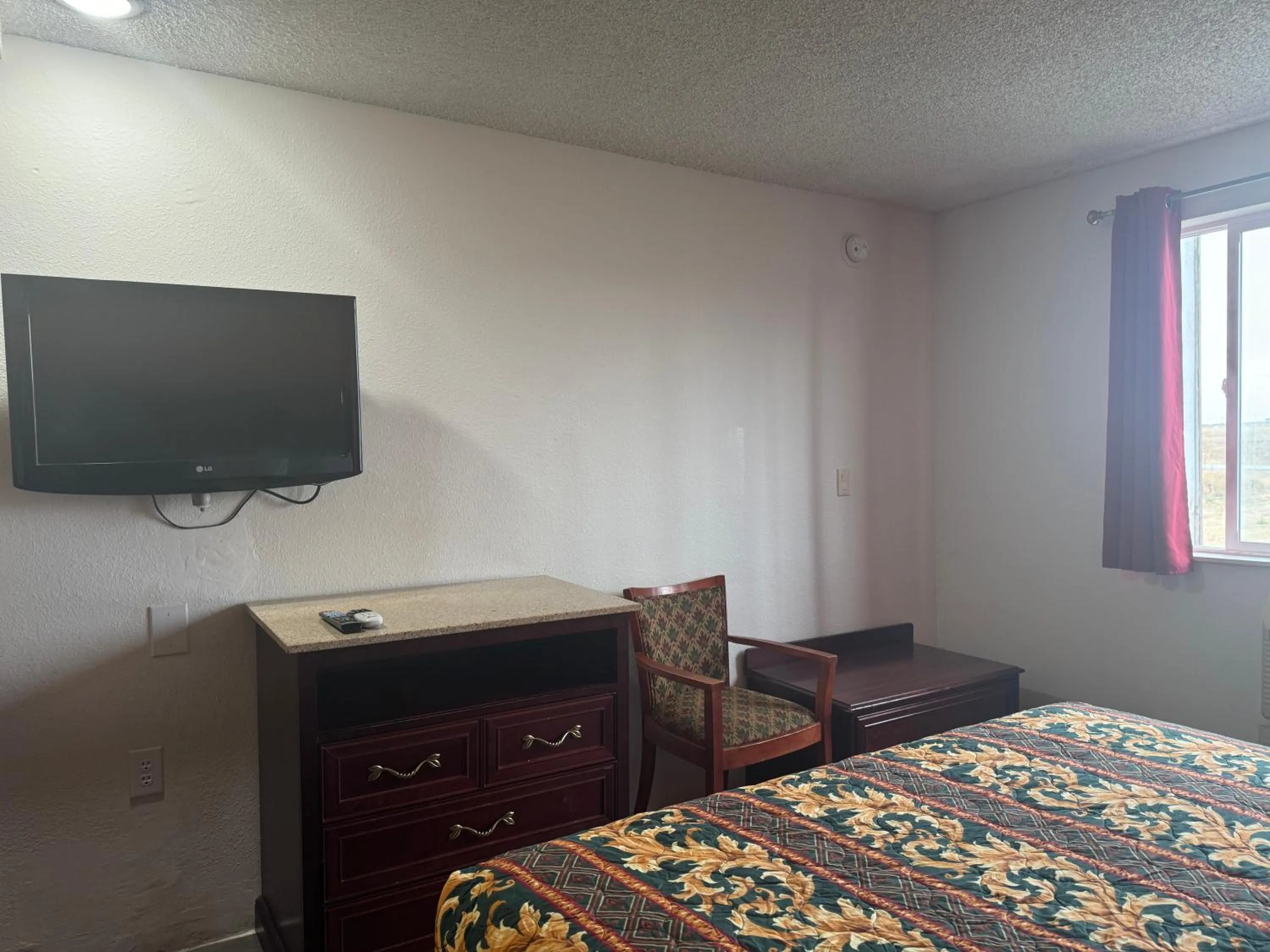 Bed in Nampa Inn & Suites