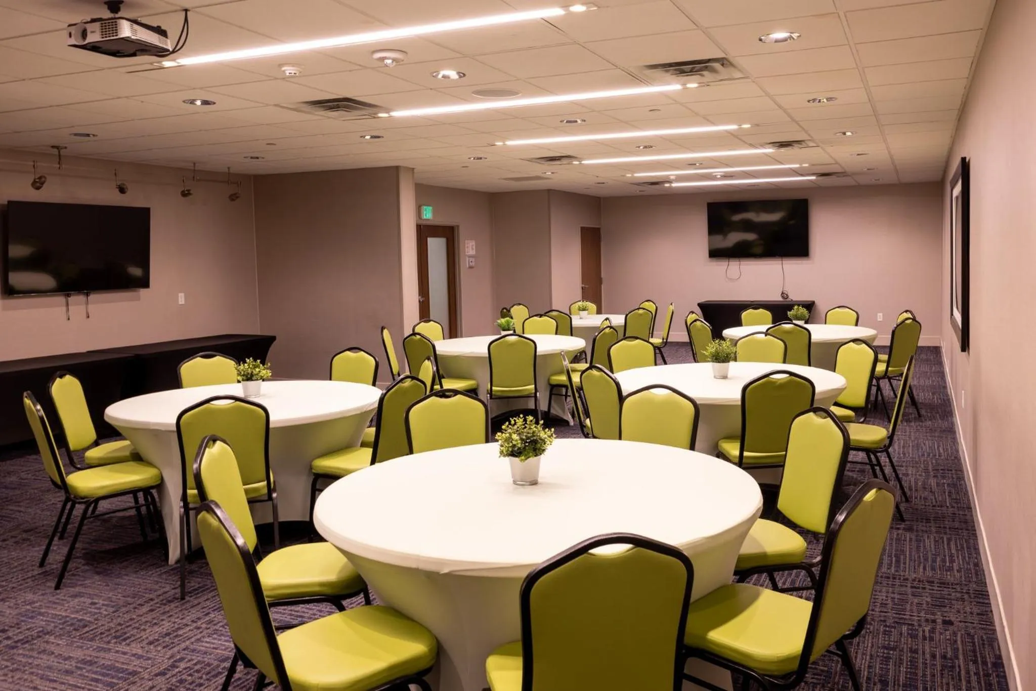 Meeting/conference room in Holiday Inn Express Salt Lake City Downtown by IHG