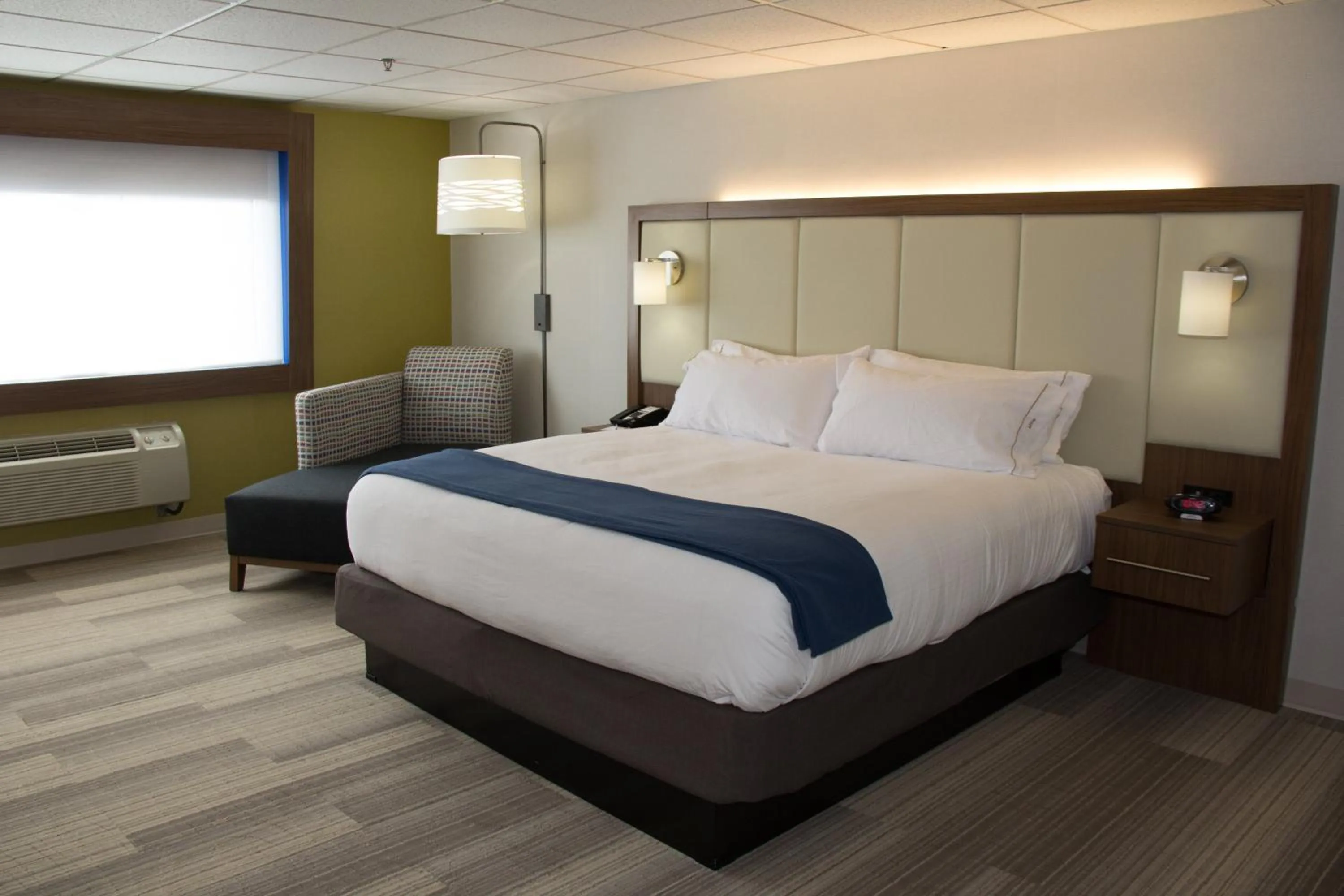 Photo of the whole room, Bed in Holiday Inn Express Salt Lake City Downtown by IHG