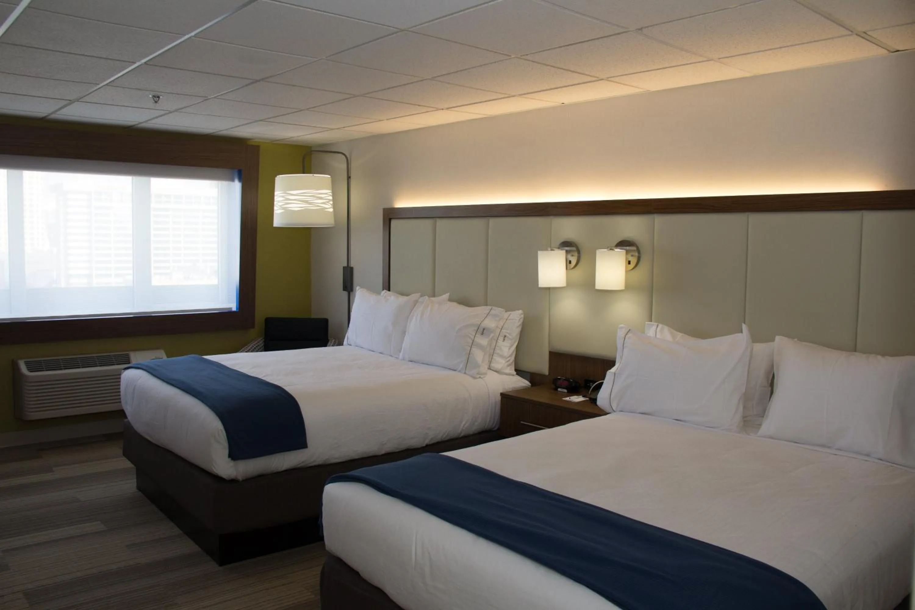 Photo of the whole room, Bed in Holiday Inn Express Salt Lake City Downtown by IHG