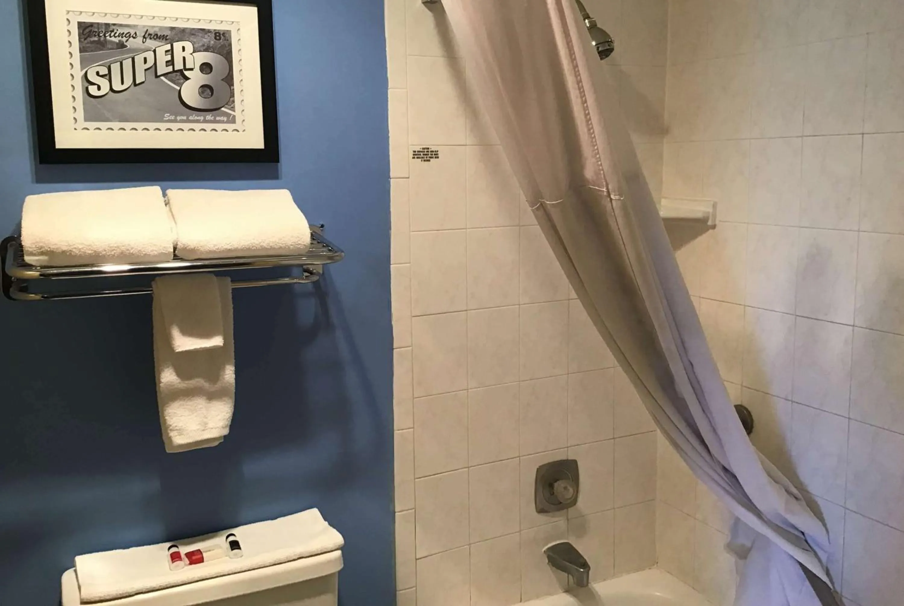 TV and multimedia in Super 8 by Wyndham Casper East/Evansville