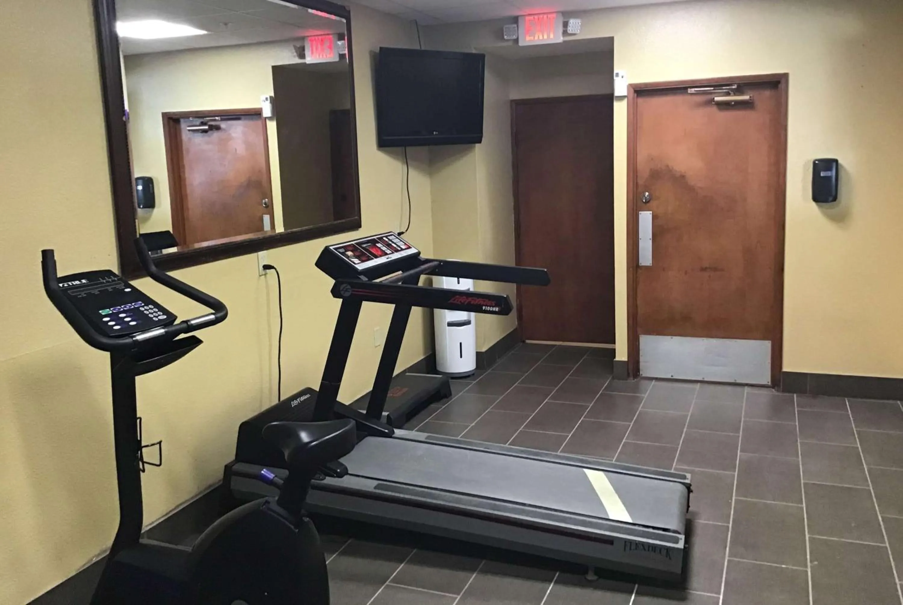 Fitness centre/facilities in Super 8 by Wyndham Casper East/Evansville