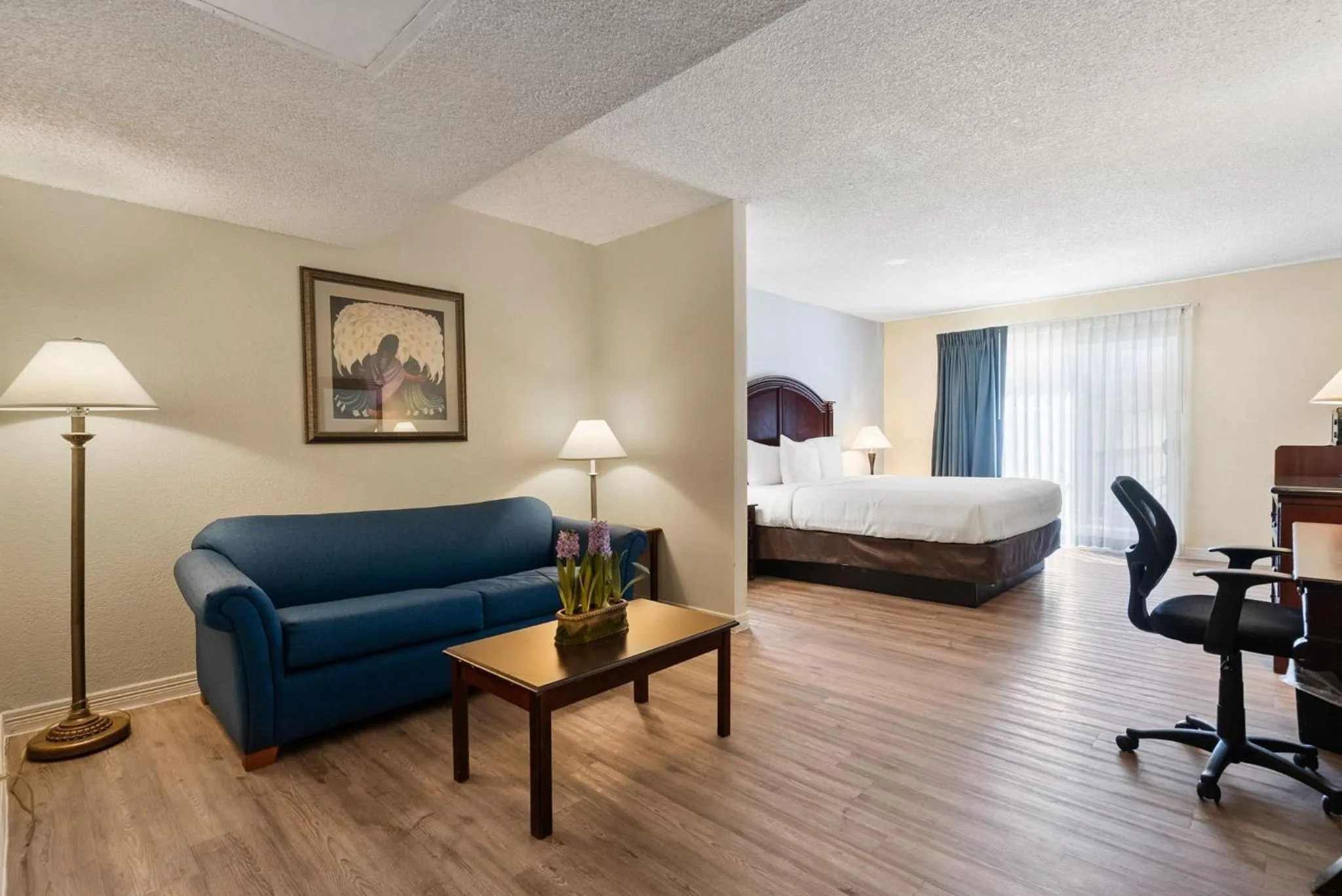 Photo of the whole room, Bed in Hotel Americana