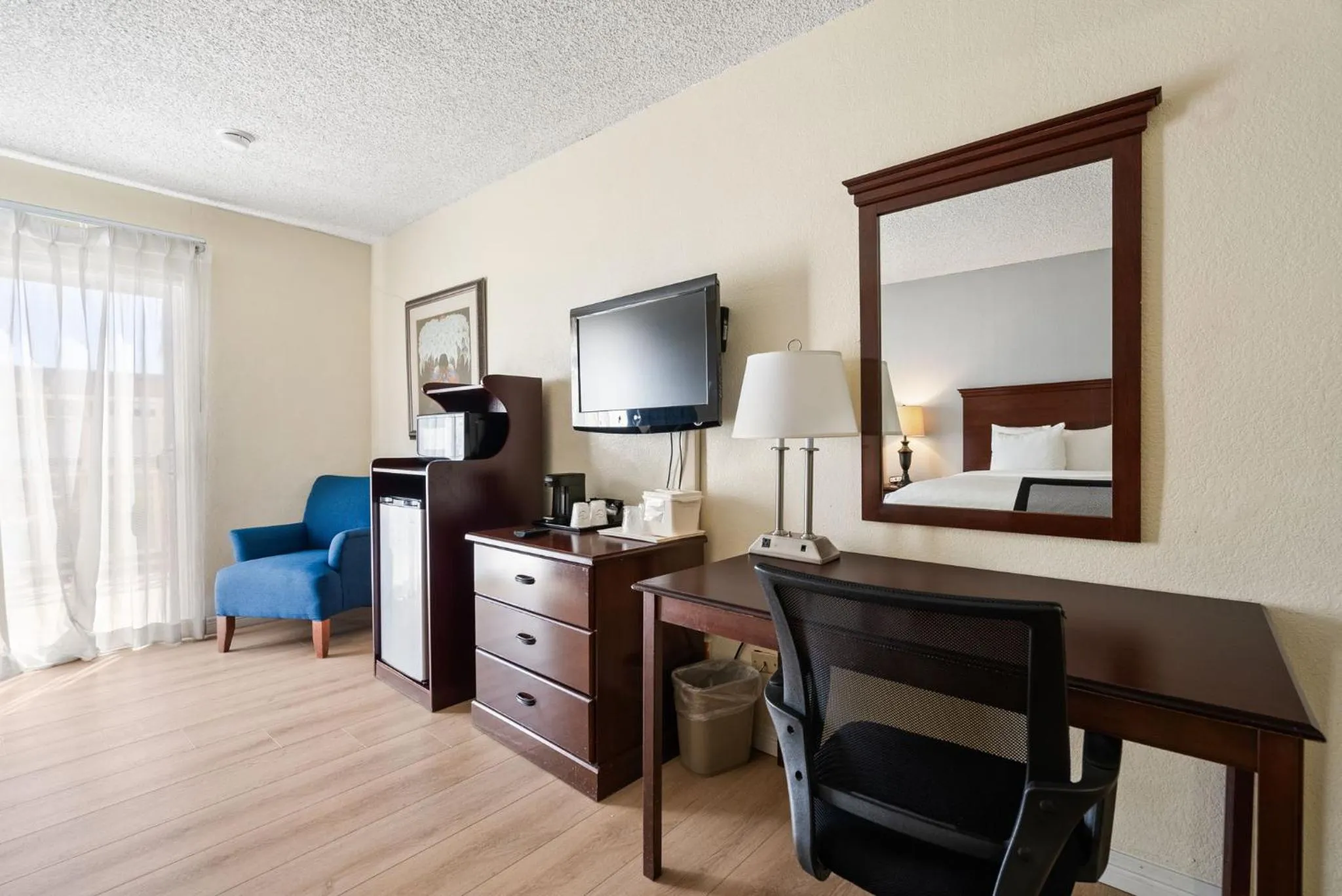 TV and multimedia in Hotel Americana