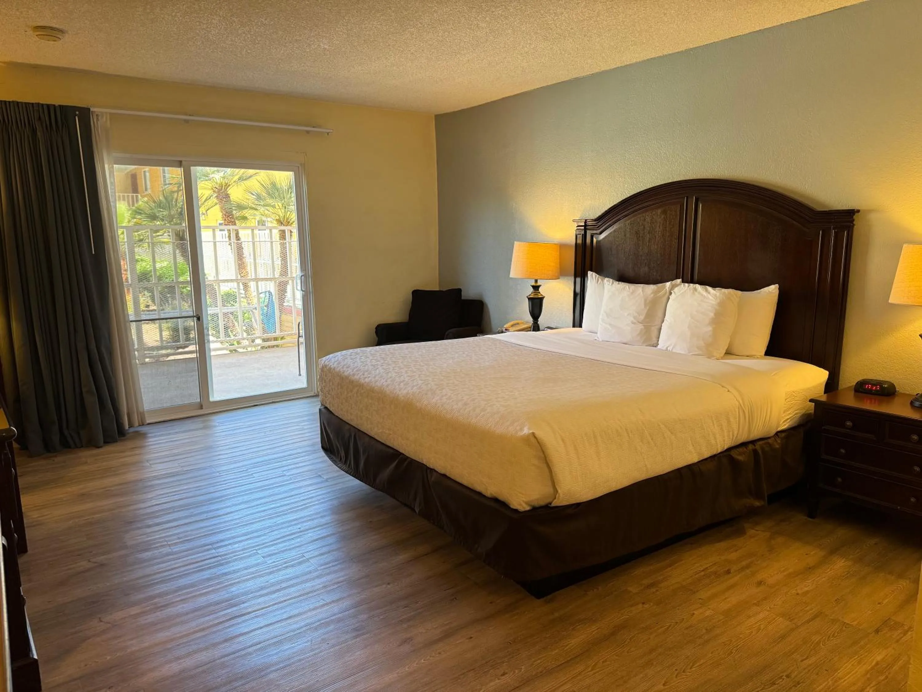 Pool view, Bed in Hotel Americana