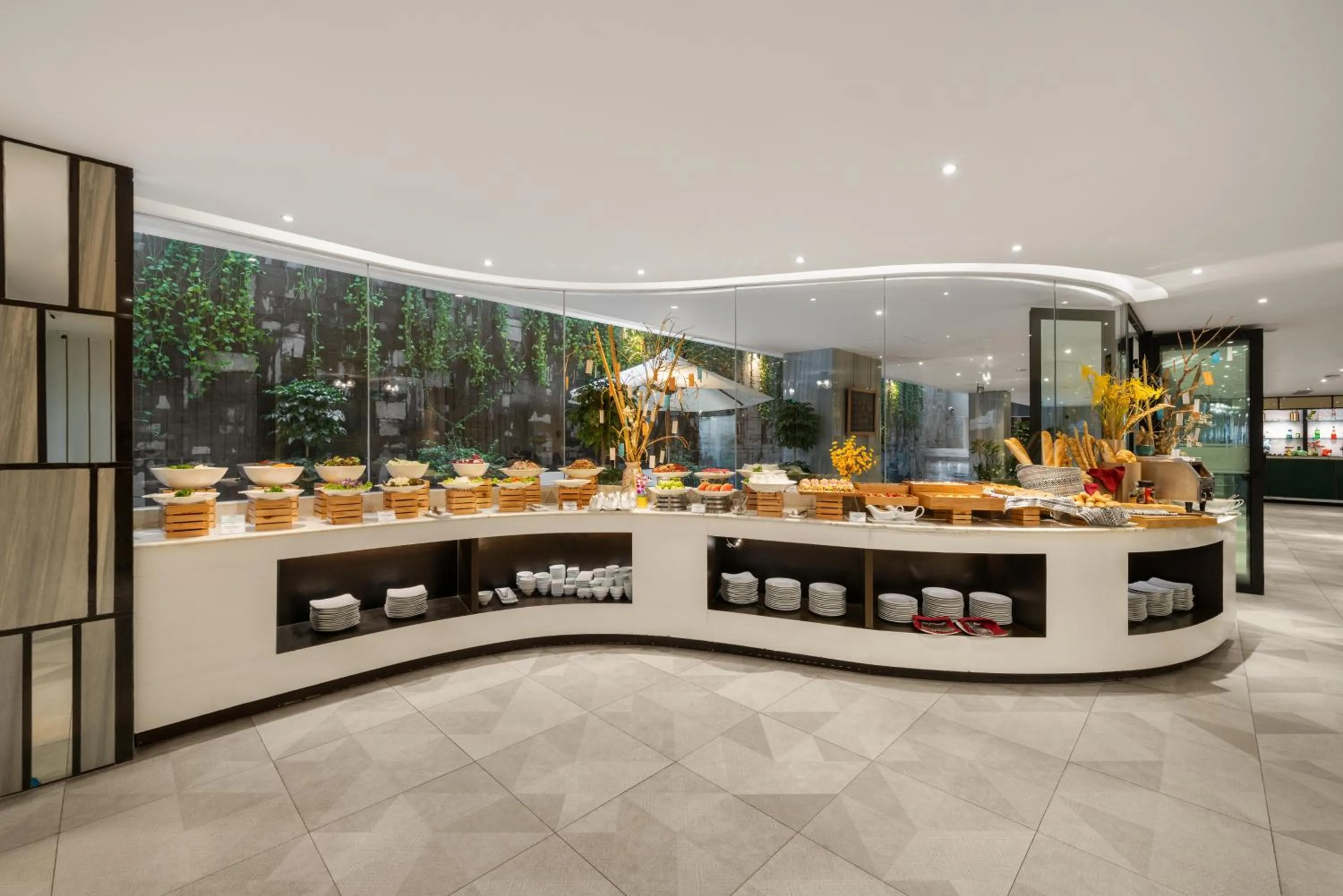 Restaurant/places to eat in Satya Da Nang Hotel Han Market