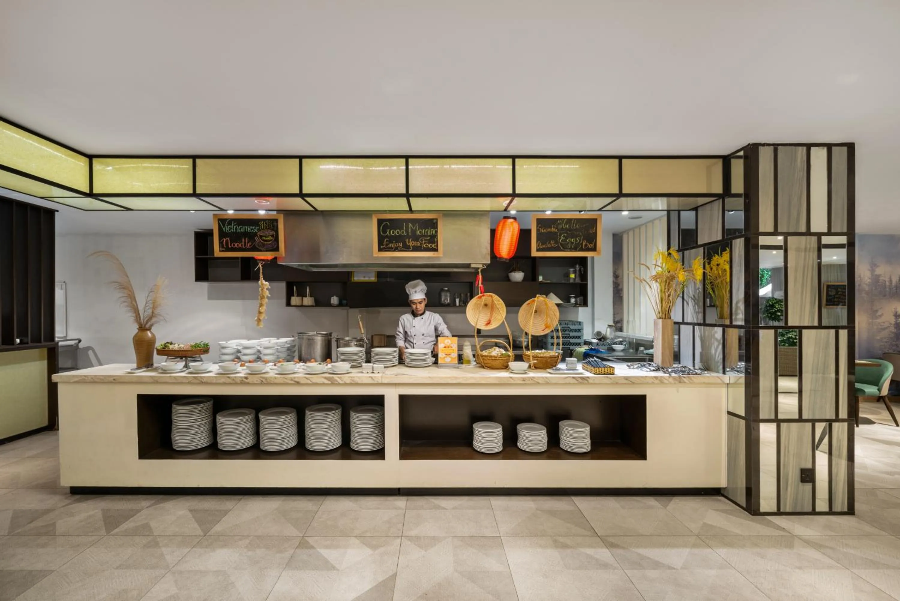 Food and drinks in Satya Da Nang Hotel Han Market