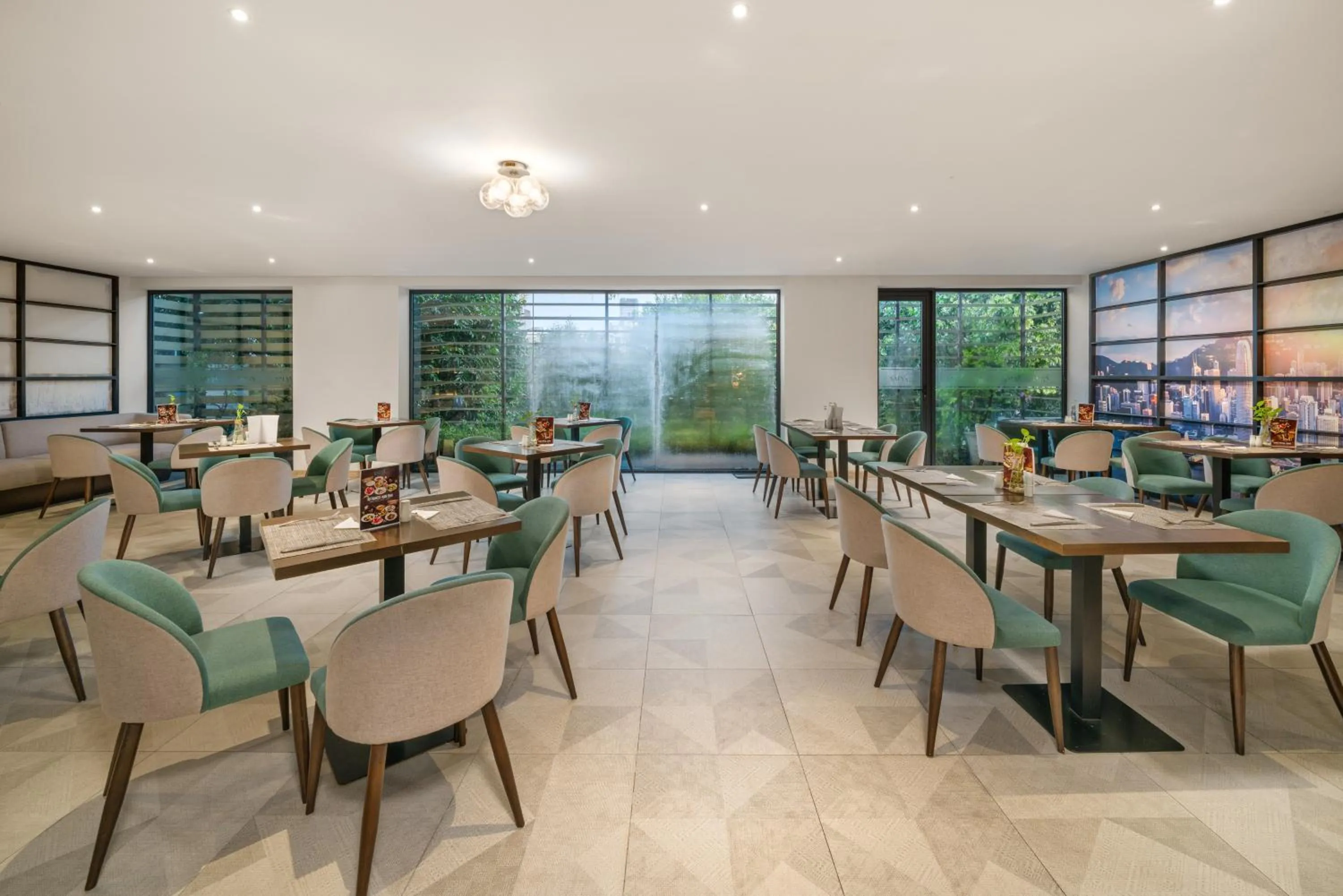 Restaurant/places to eat in Satya Da Nang Hotel Han Market