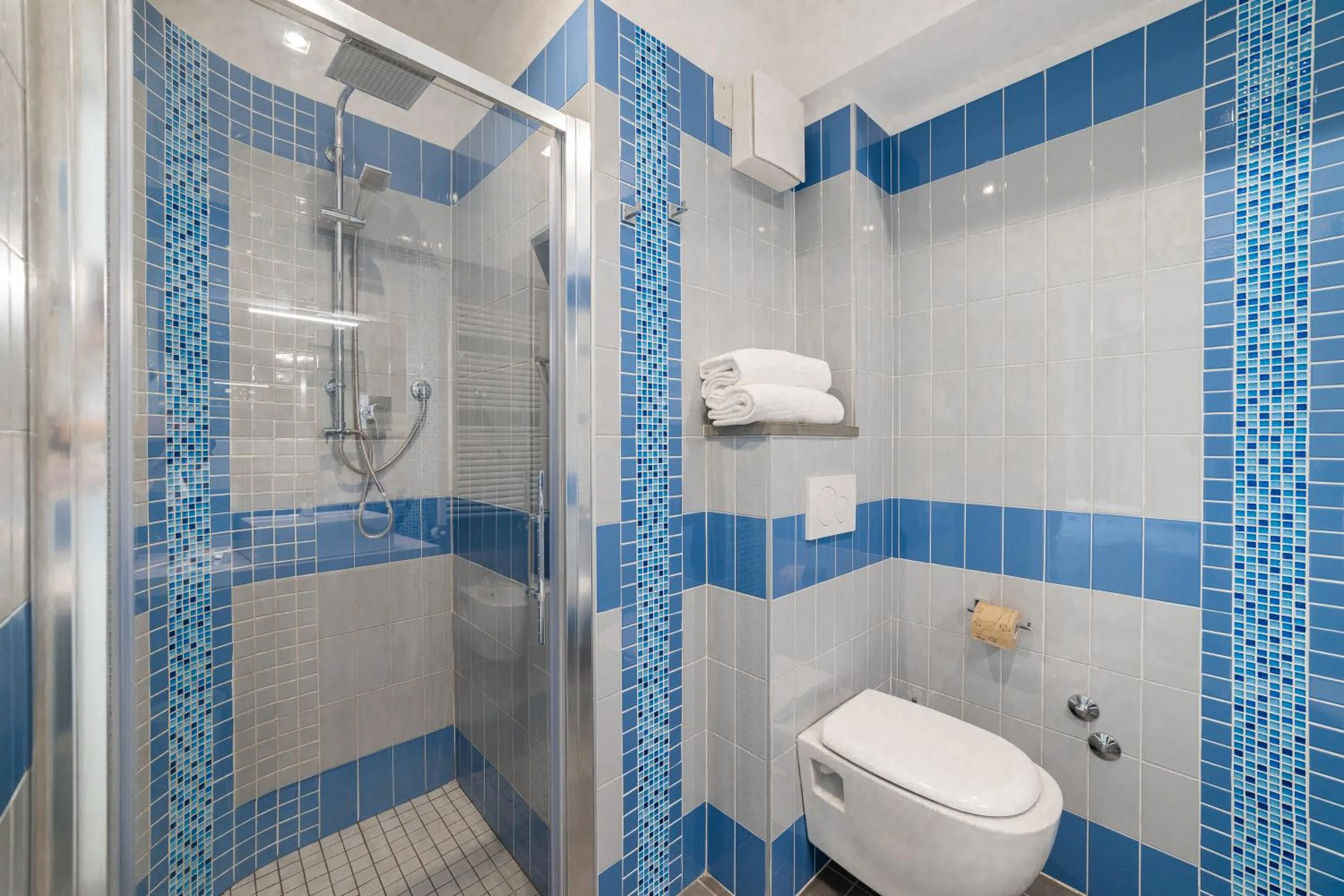 Bathroom in Hotel Amalfi - Smart Hotel