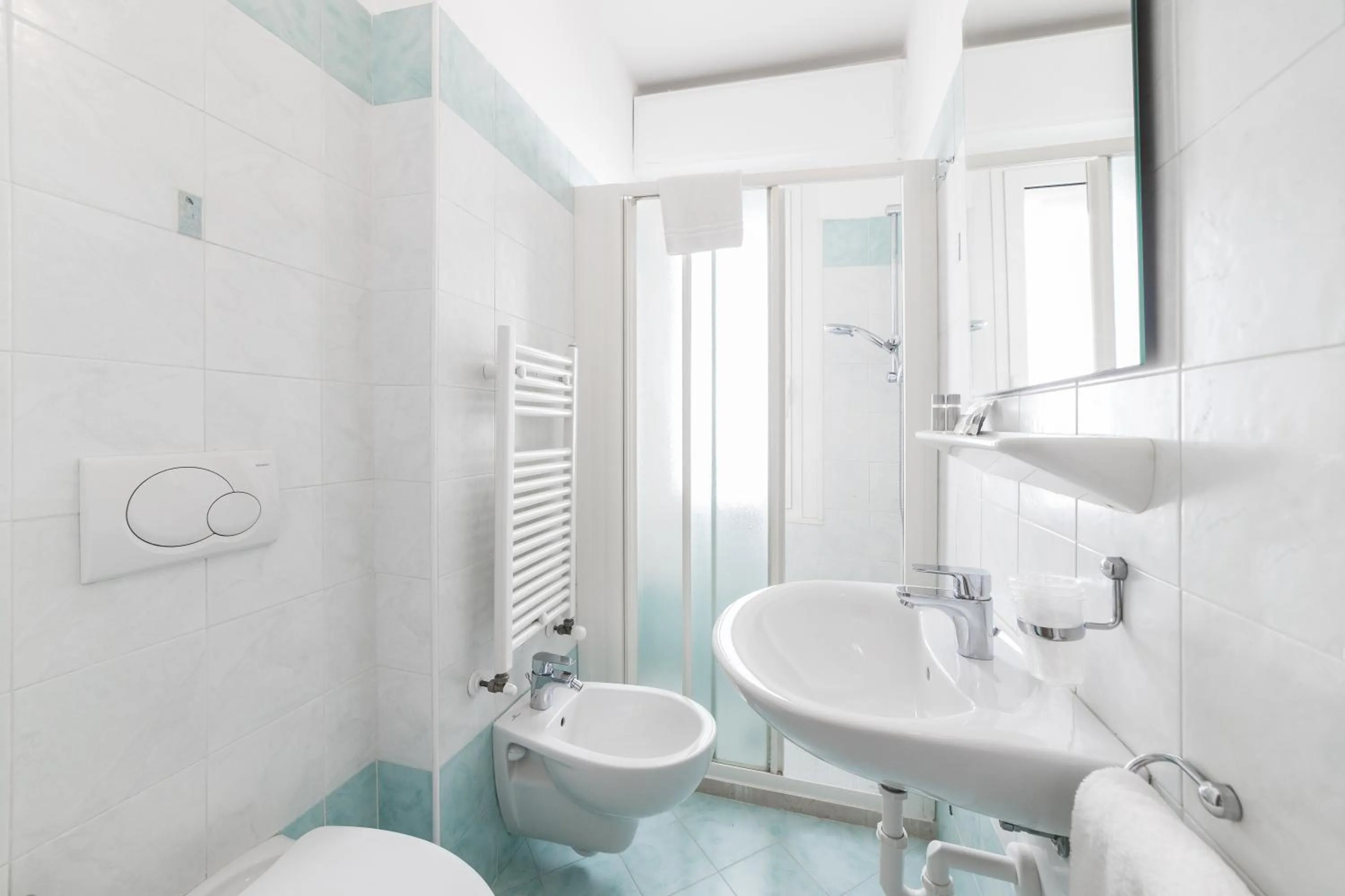 Bathroom in Hotel Amalfi - Smart Hotel