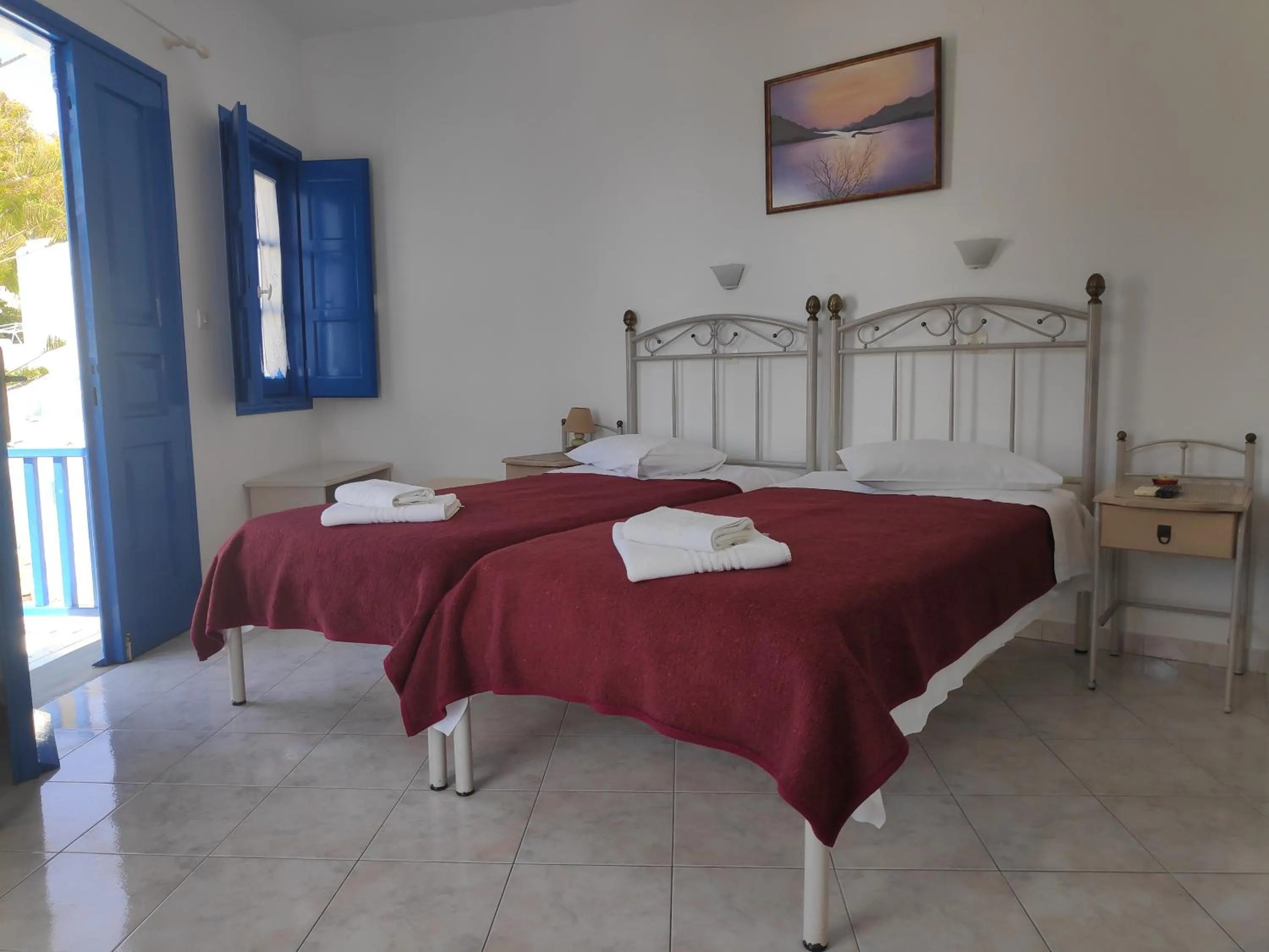 Photo of the whole room in Meltemi