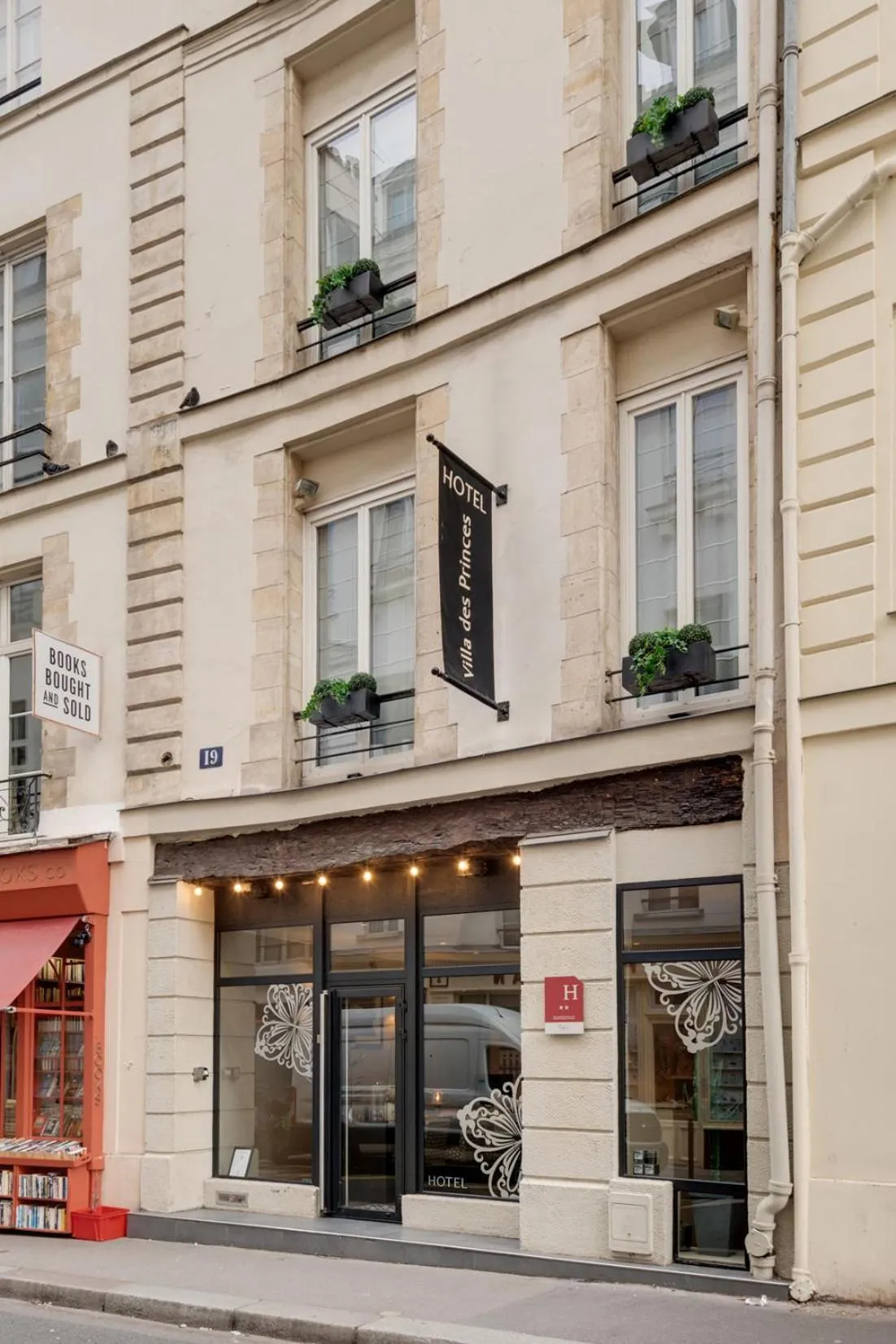 Property building in Villa Des Princes