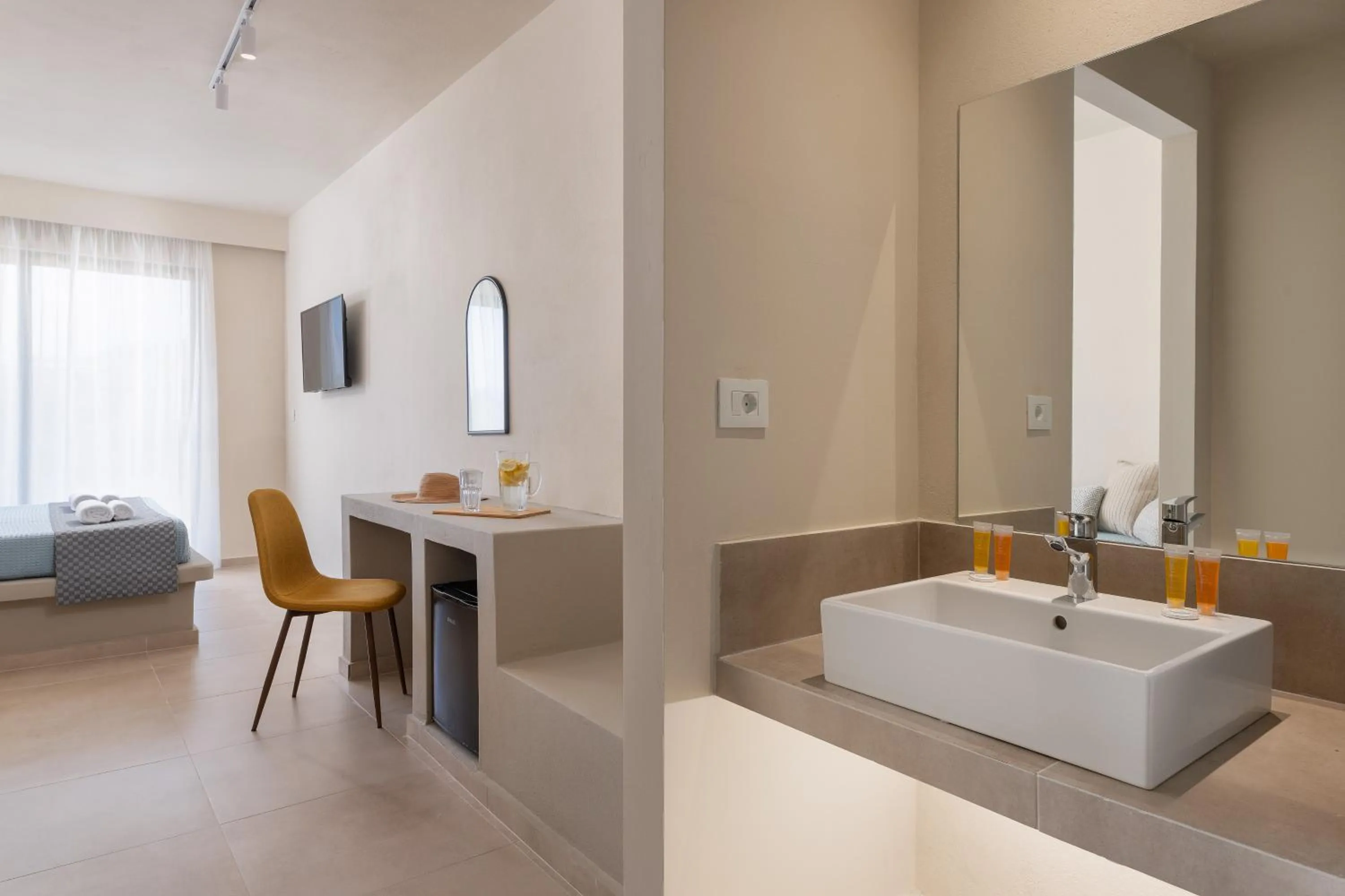 TV and multimedia in Olive Garden Hotel