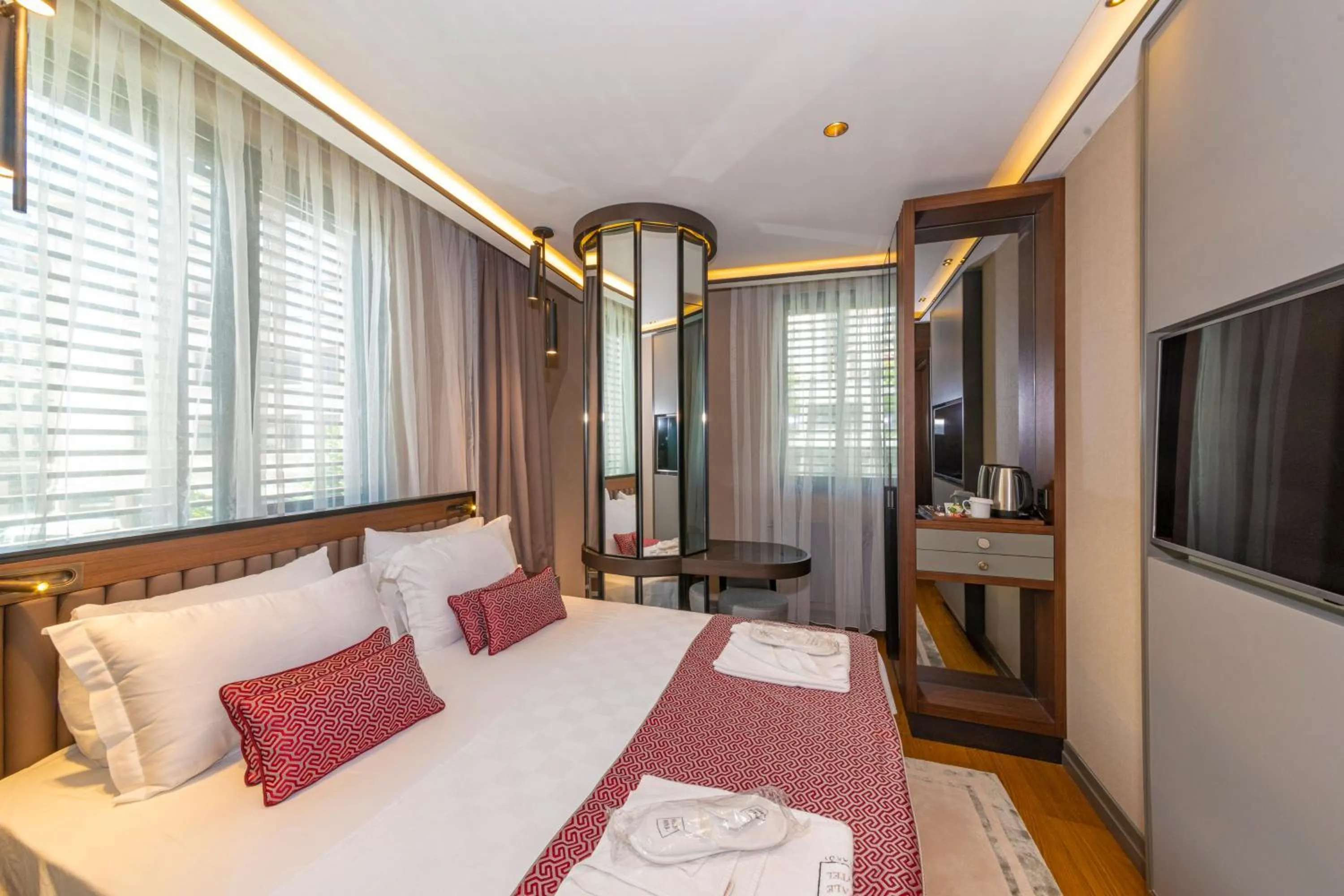 Photo of the whole room, Bed in Opale Hotel