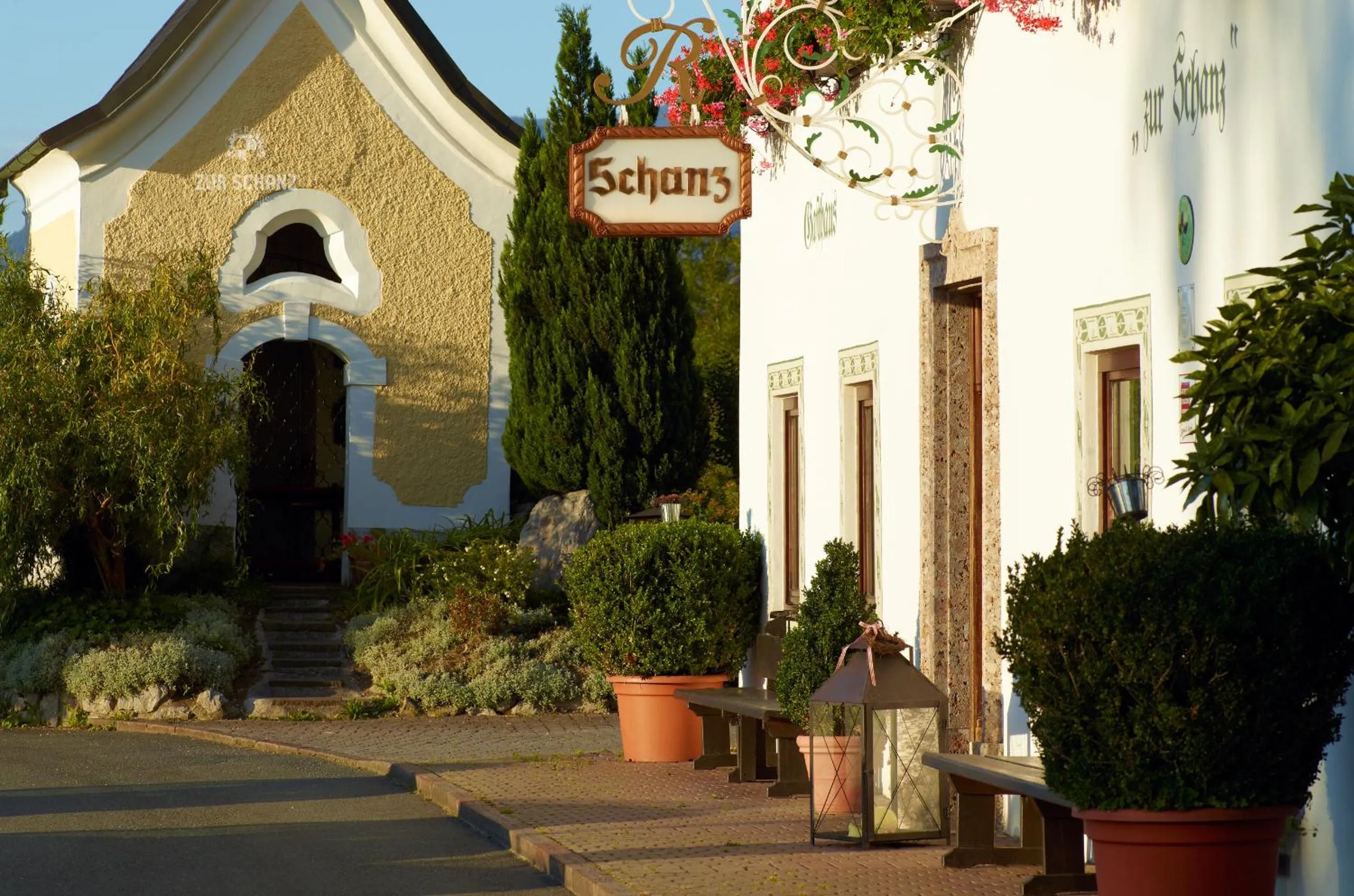 Facade/entrance in Hotel B&B "Zur Schanz"