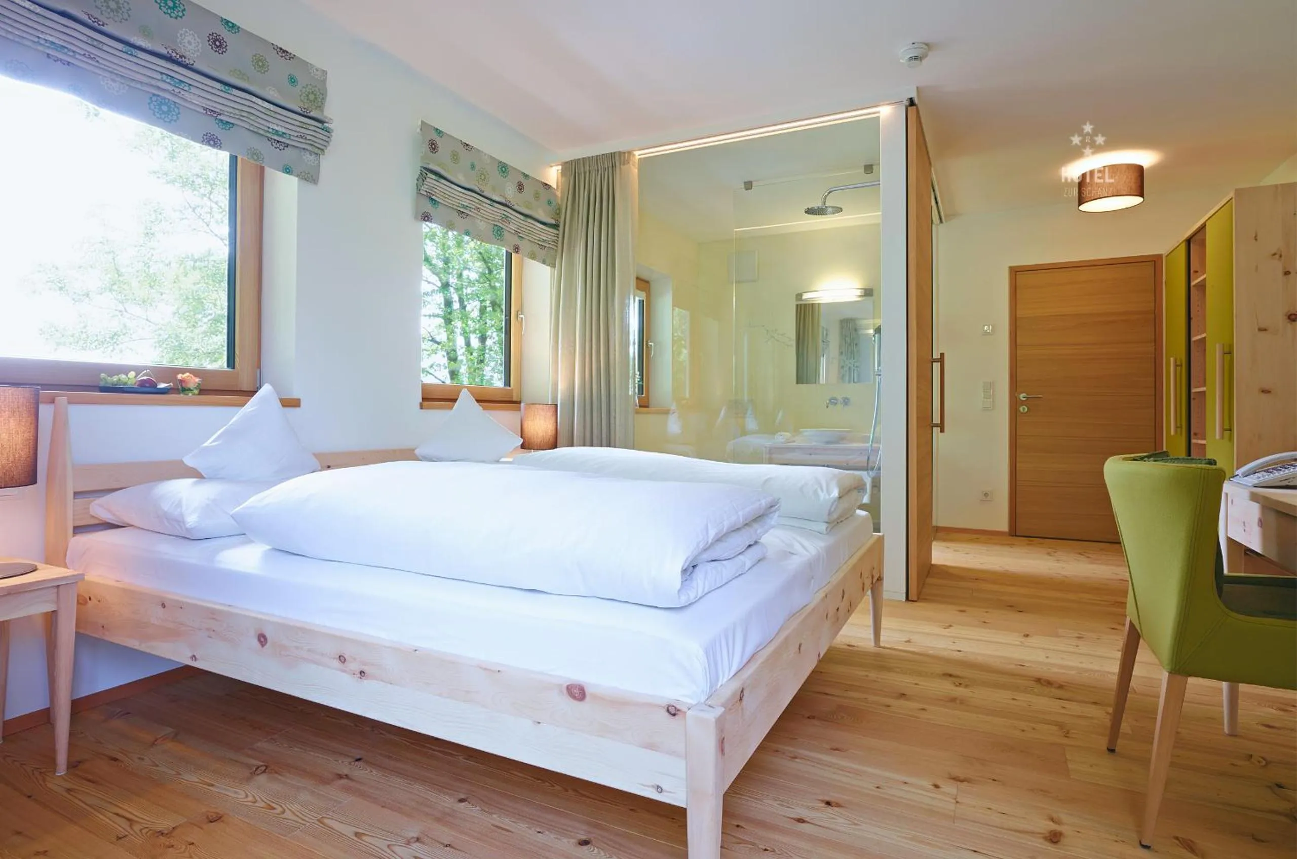 Photo of the whole room, Bed in Hotel B&B "Zur Schanz"