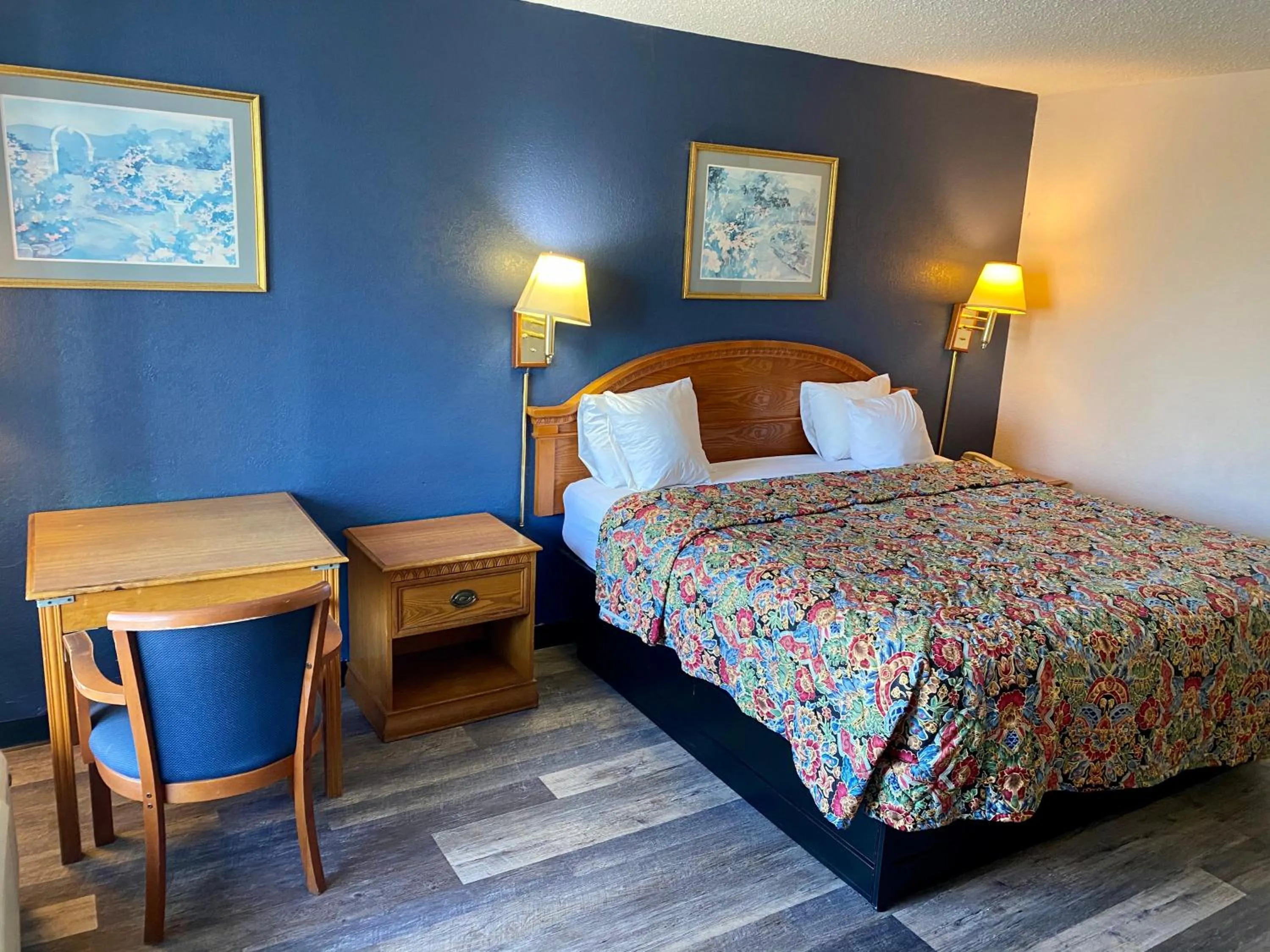 Bedroom, Bed in Motel 6 Marianna, FL