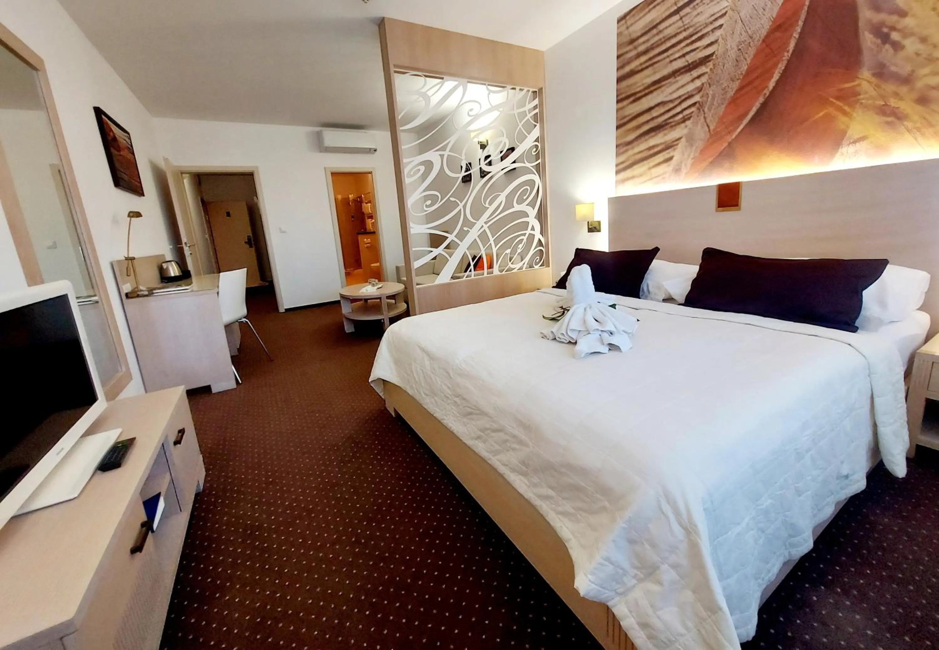 Deluxe Double Room with Bath in Hotel Slamený Dom & SPA