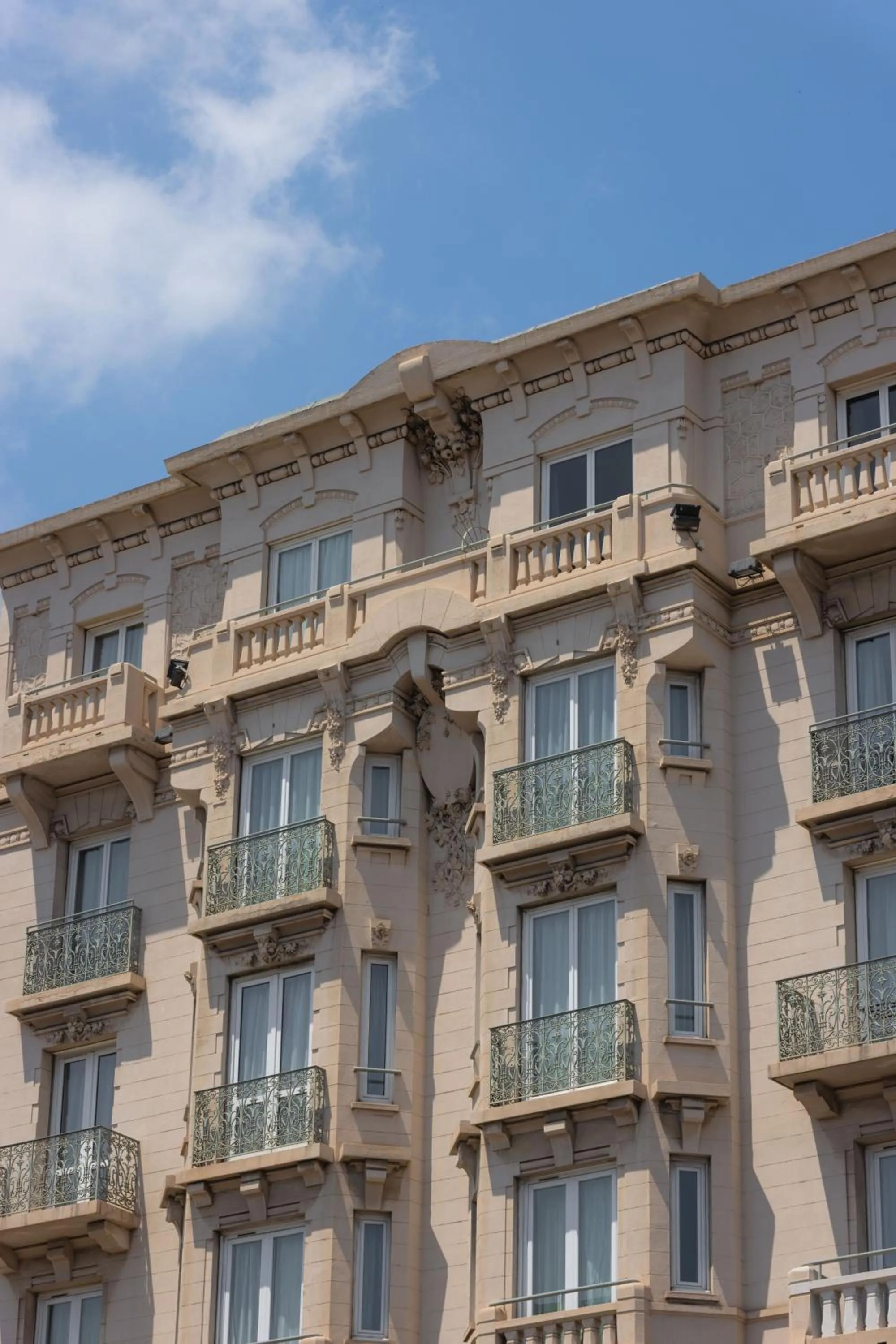 Property building in Hotel Renoir