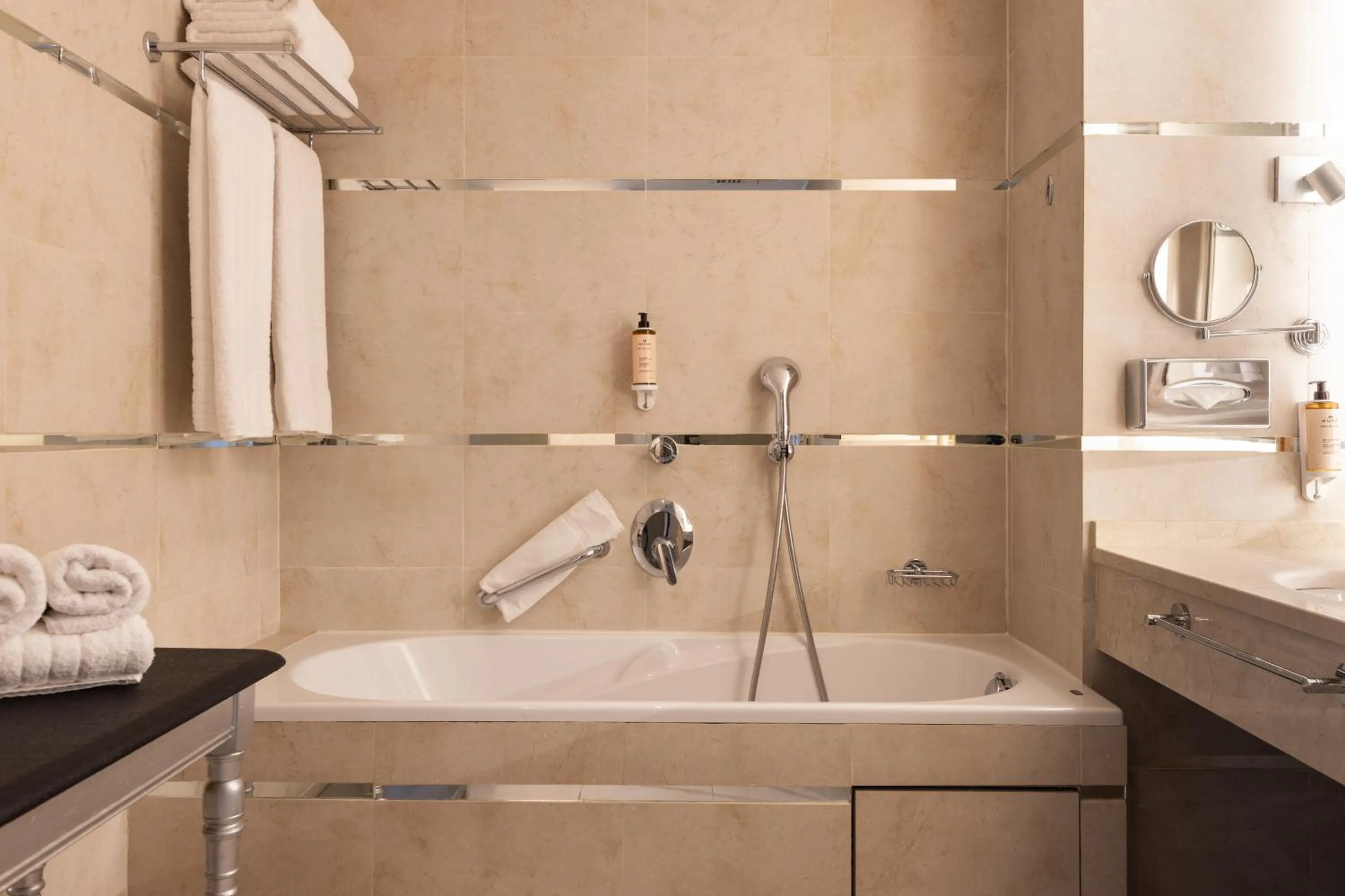 Bathroom in Hotel Renoir