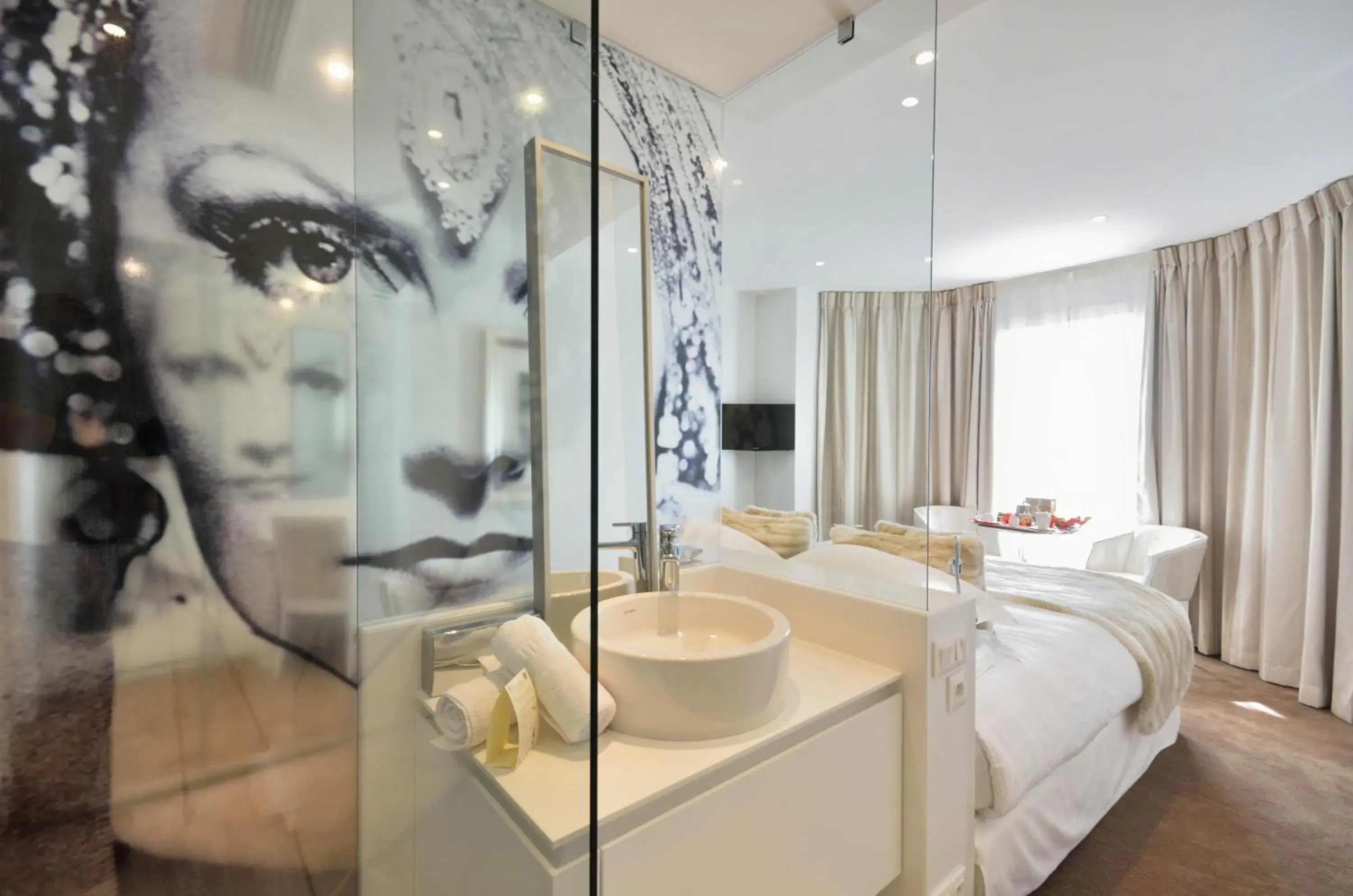 Prestige Design Room in Hotel Renoir Prestige Design Room in Hotel Renoir