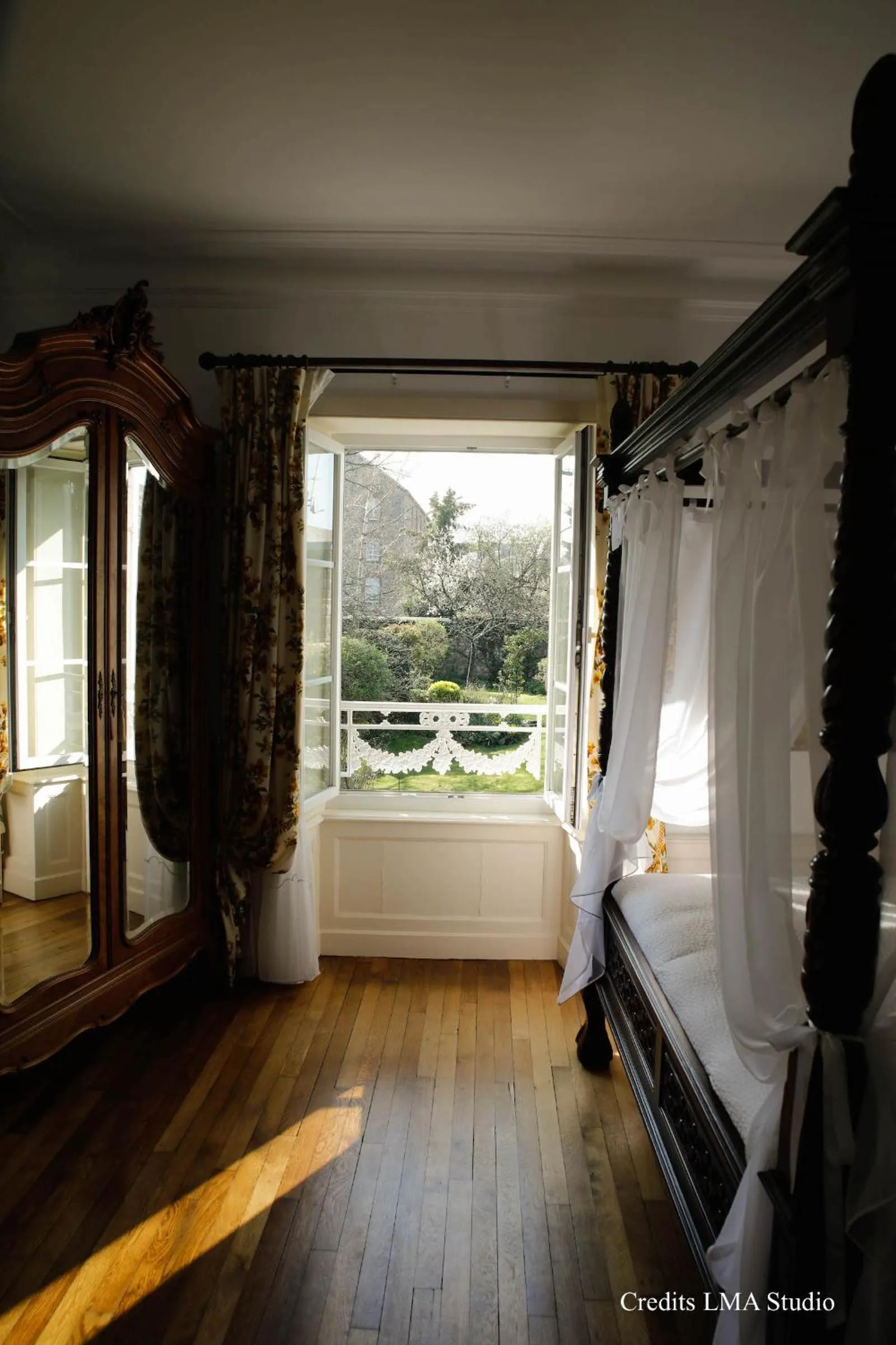 Bedroom, Bed in Maison d'hôtes de charme La Rose de Ducey près du Mont Saint Michel