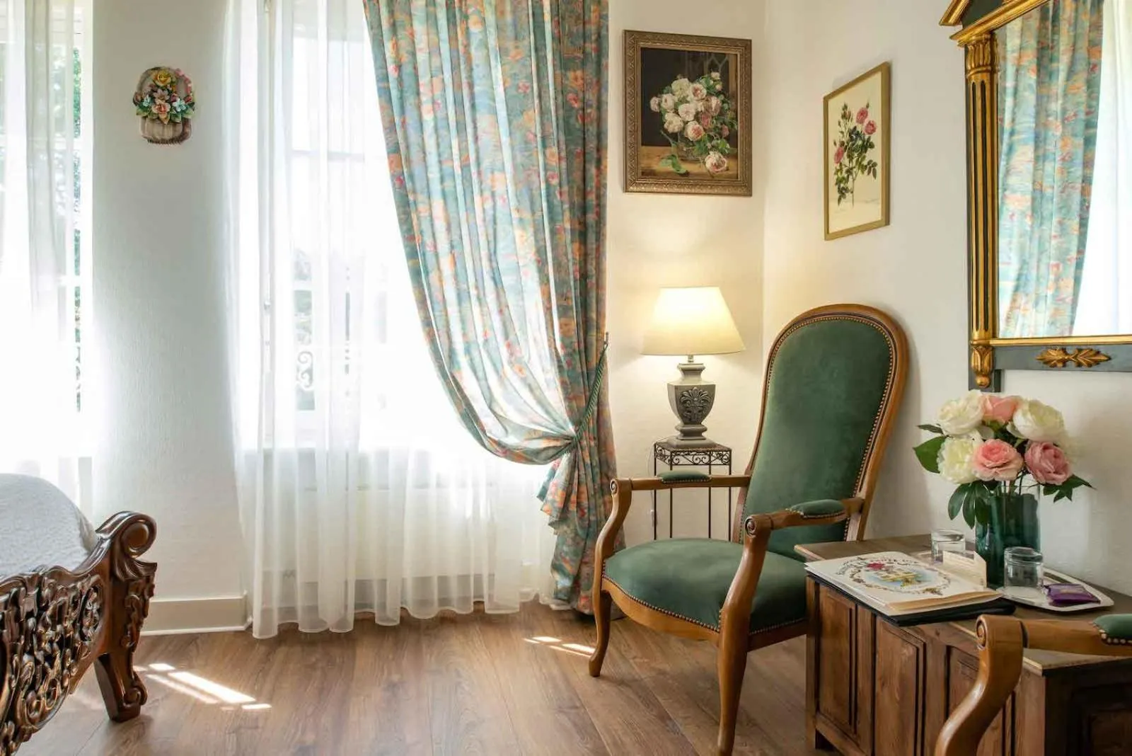 Seating area in Maison d'hôtes de charme La Rose de Ducey près du Mont Saint Michel