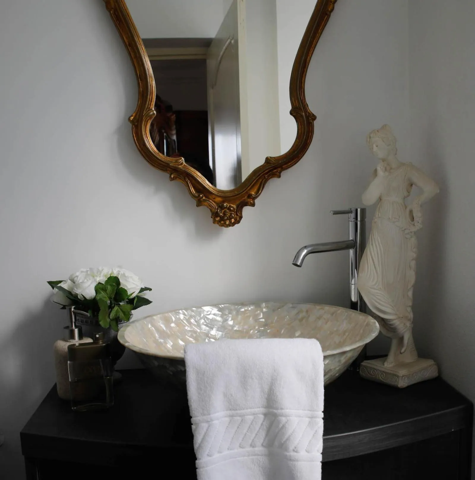 Toilet in Maison d'hôtes de charme La Rose de Ducey près du Mont Saint Michel