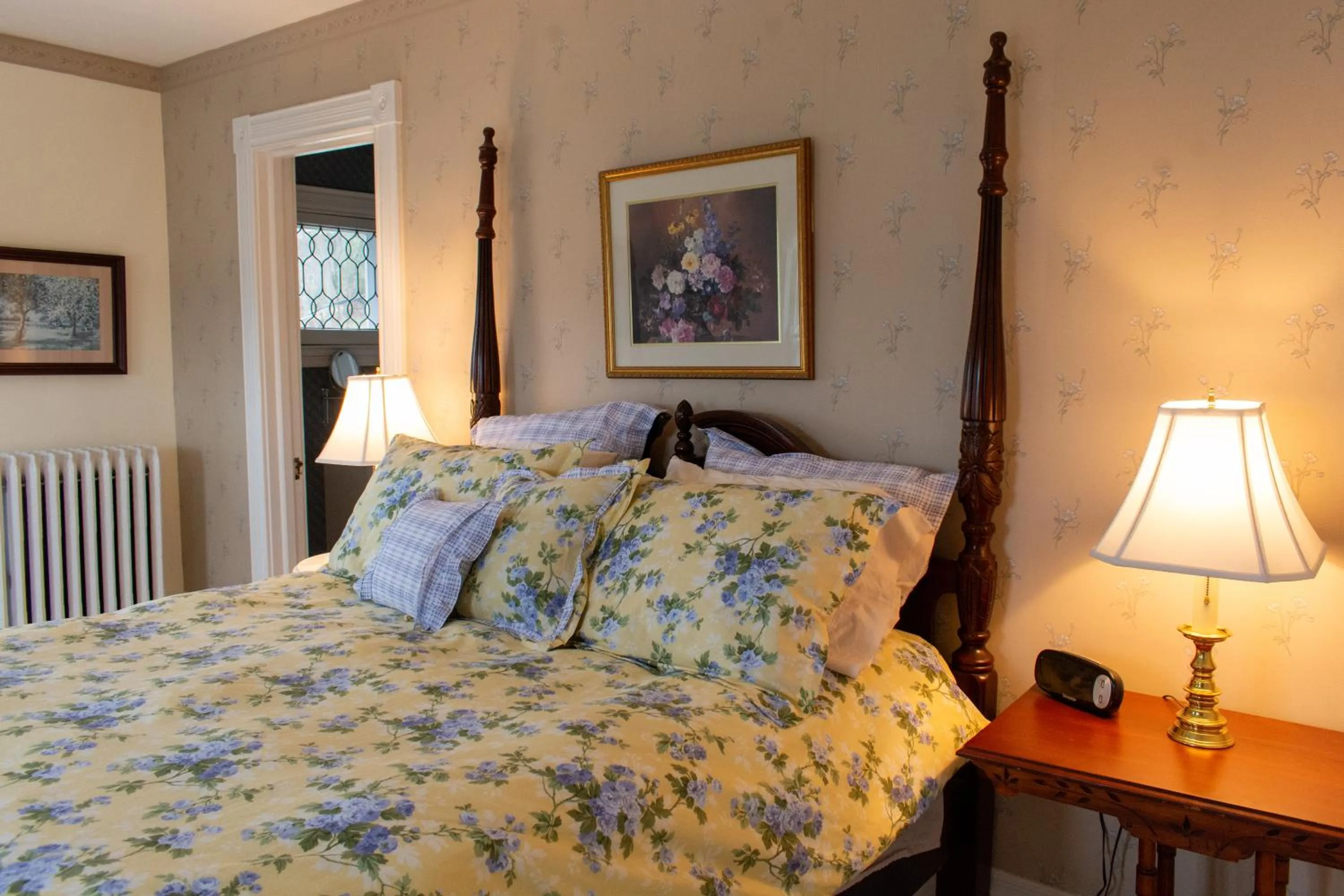 Photo of the whole room, Bed in Hudson Manor Bed & Breakfast