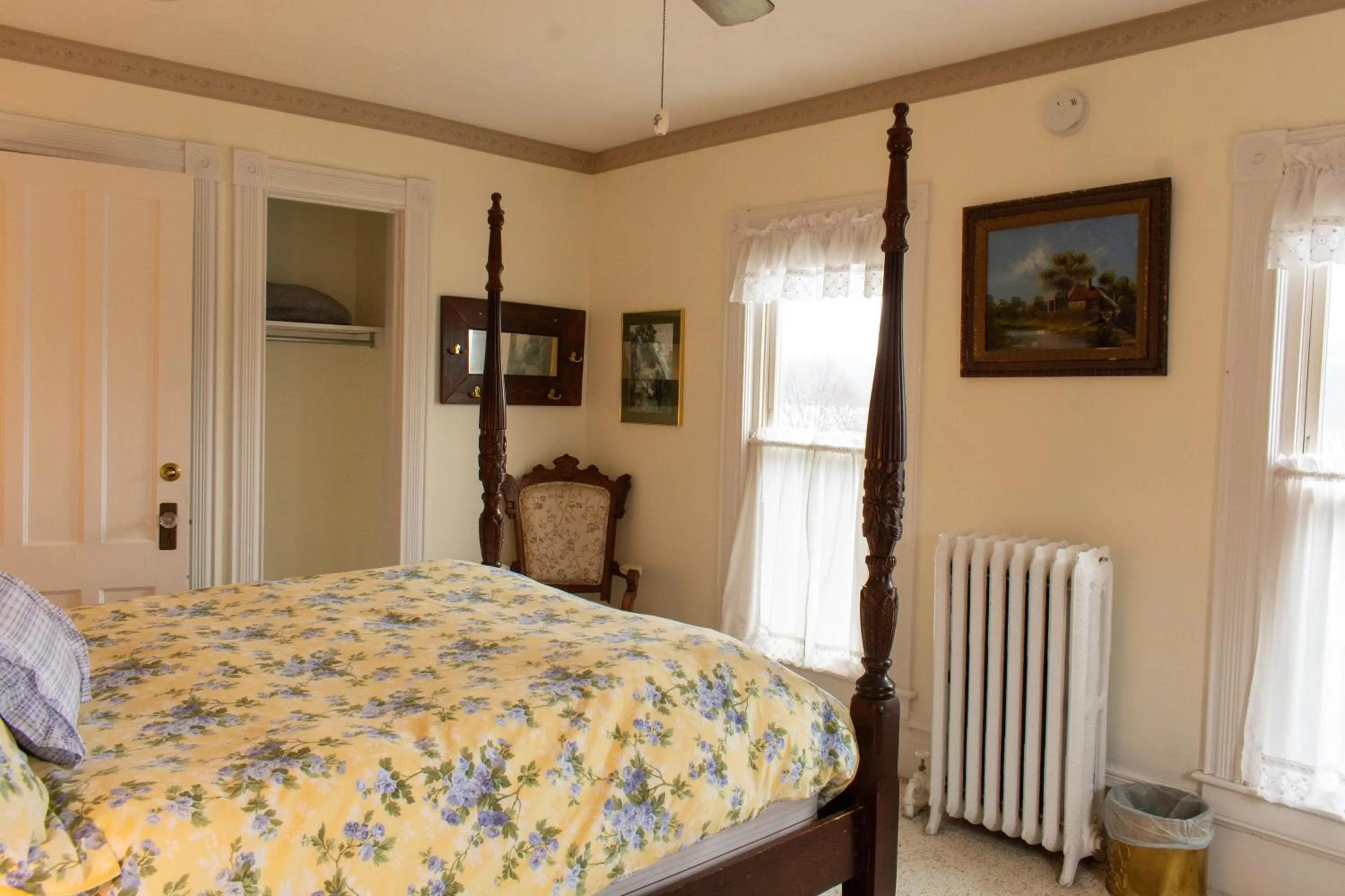 Photo of the whole room, Bed in Hudson Manor Bed & Breakfast