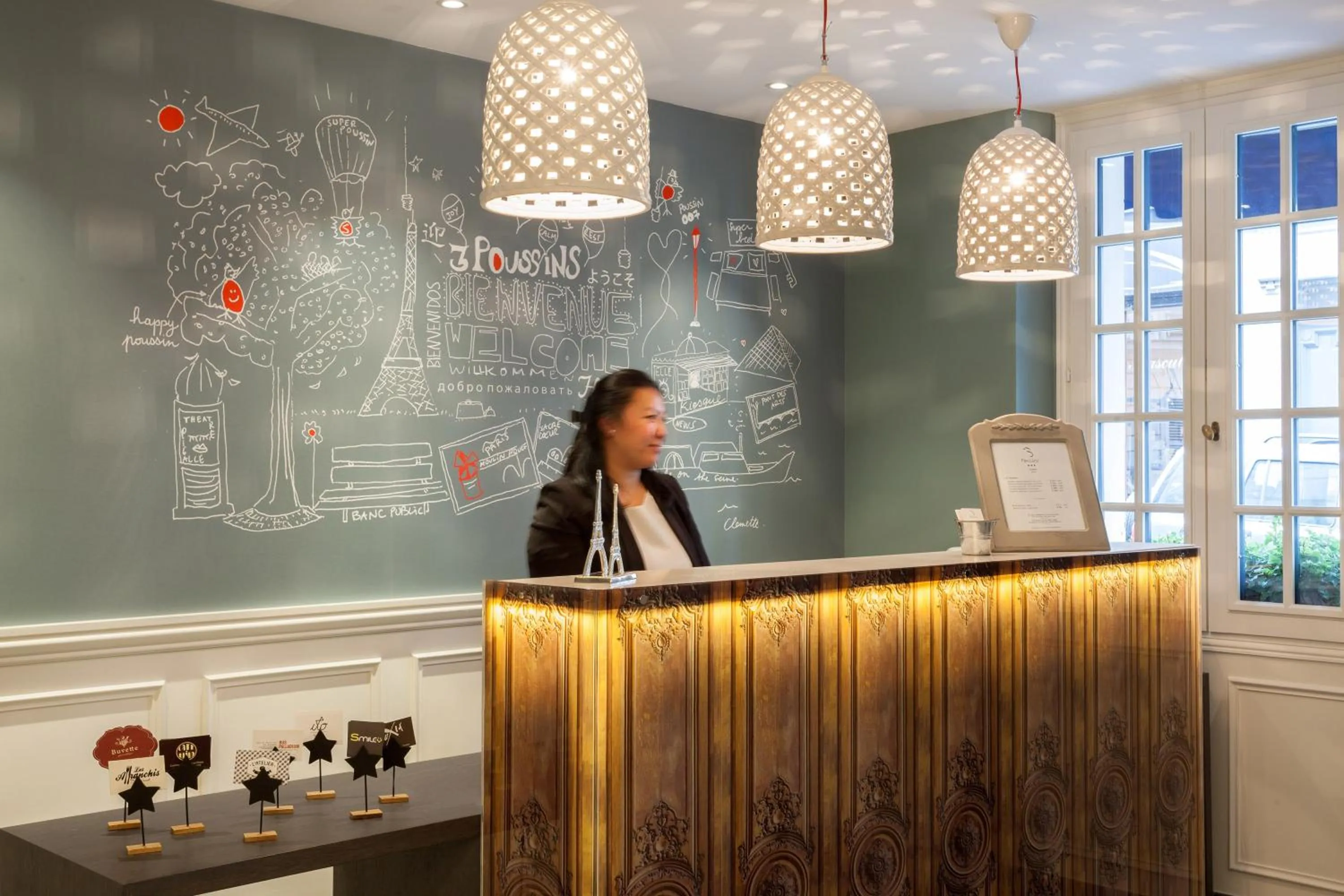 Communal lounge/ TV room in Hôtel des 3 Poussins