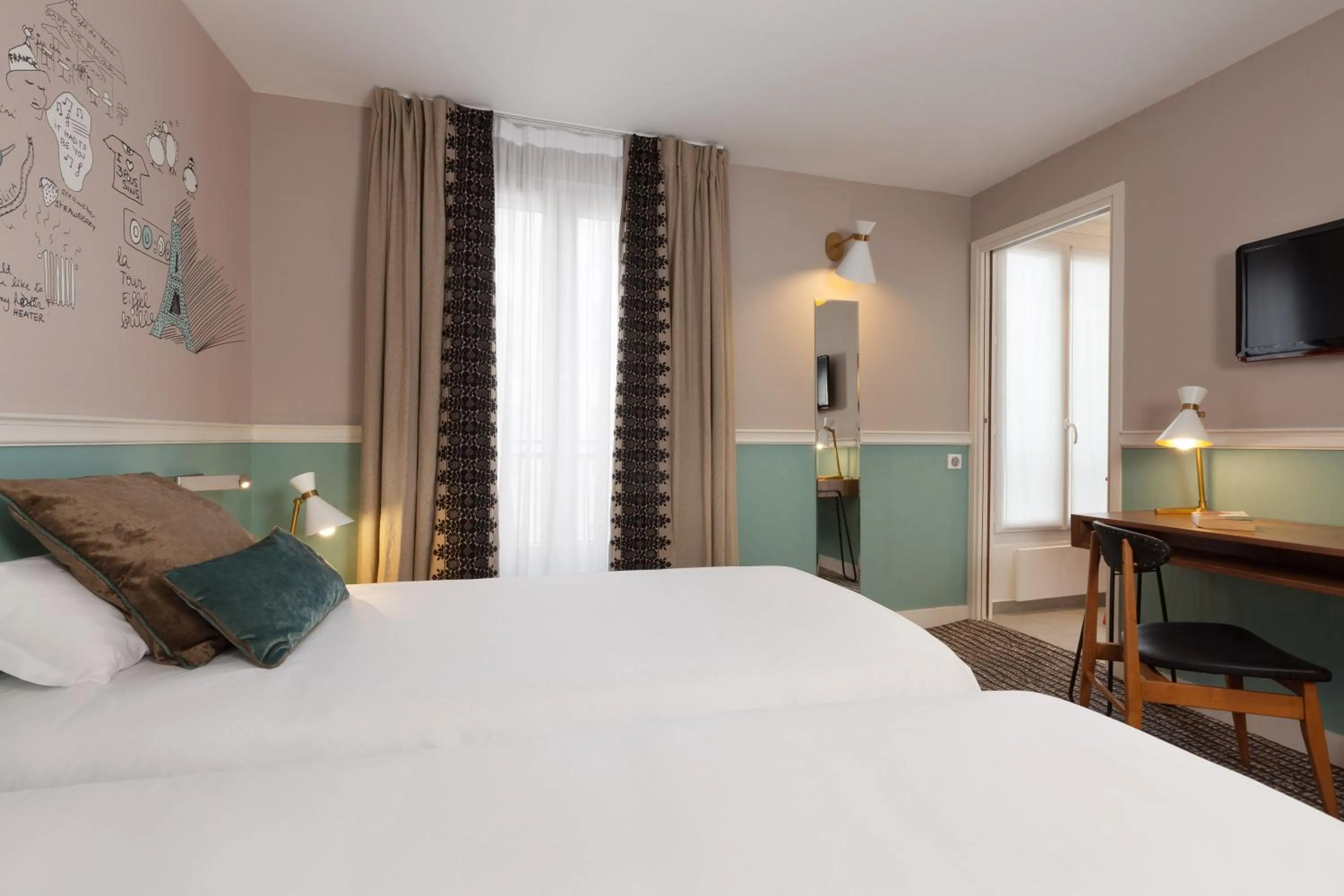 Bed in Hôtel des 3 Poussins