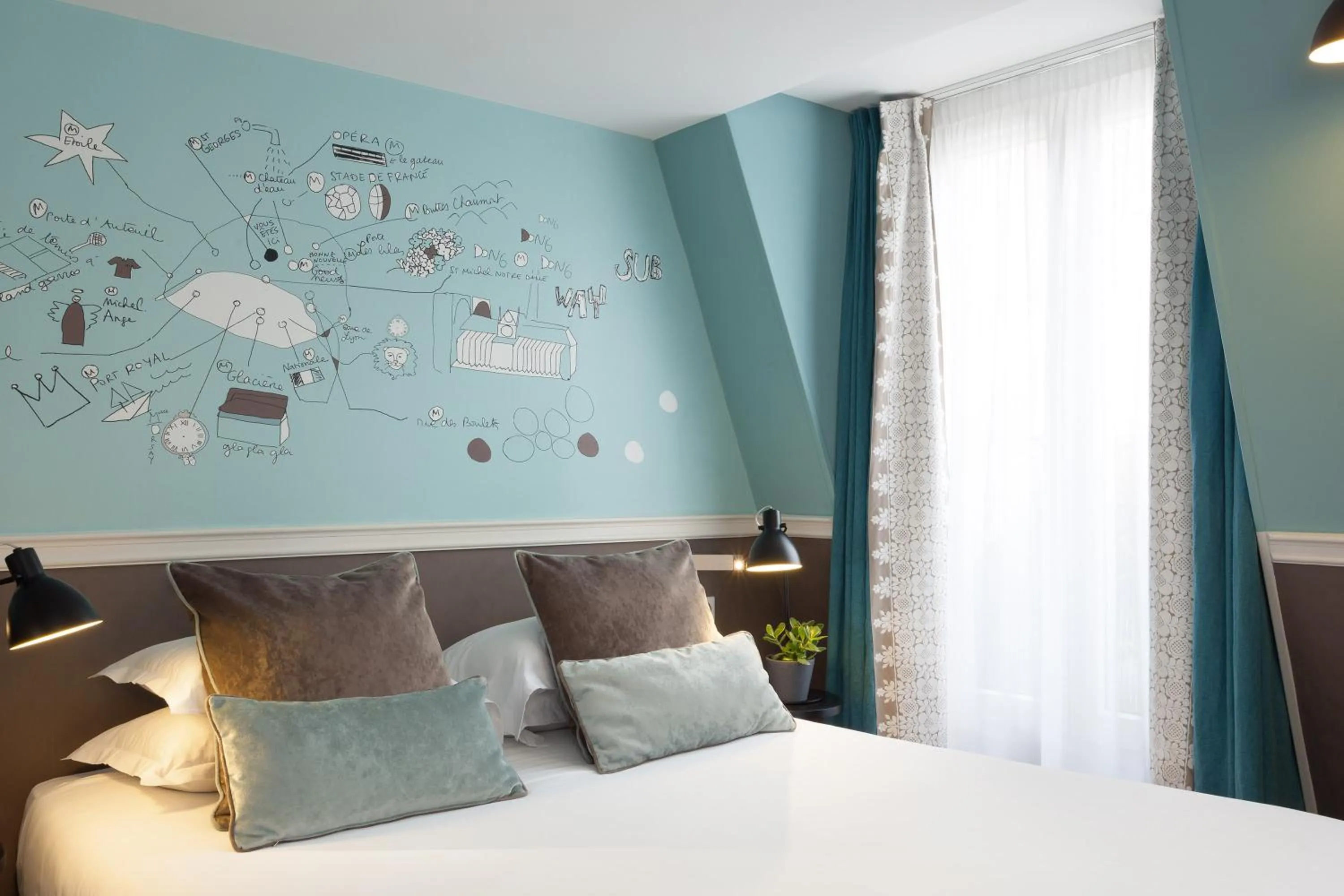 Bed in Hôtel des 3 Poussins