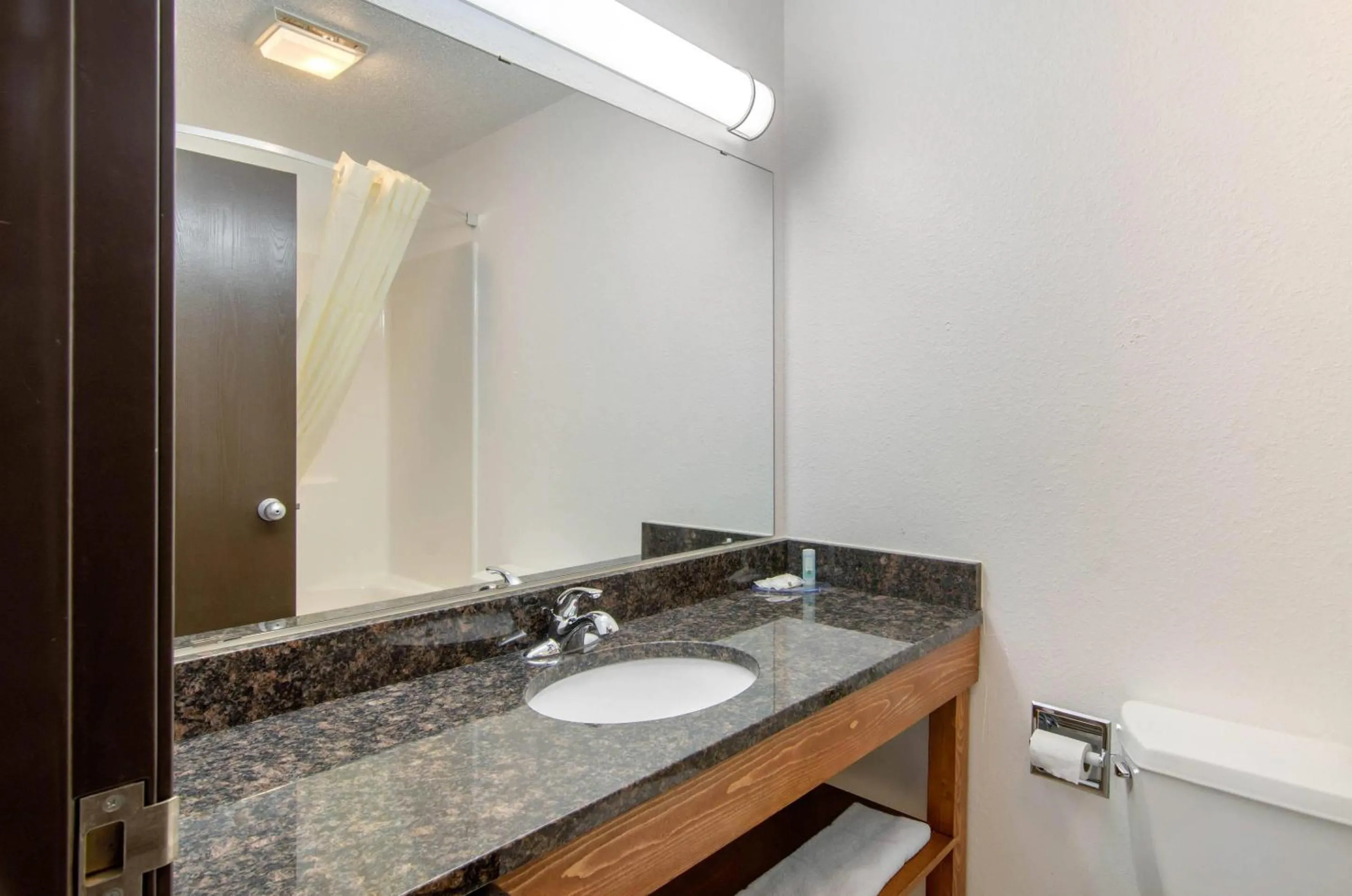 Bedroom in Quality Inn