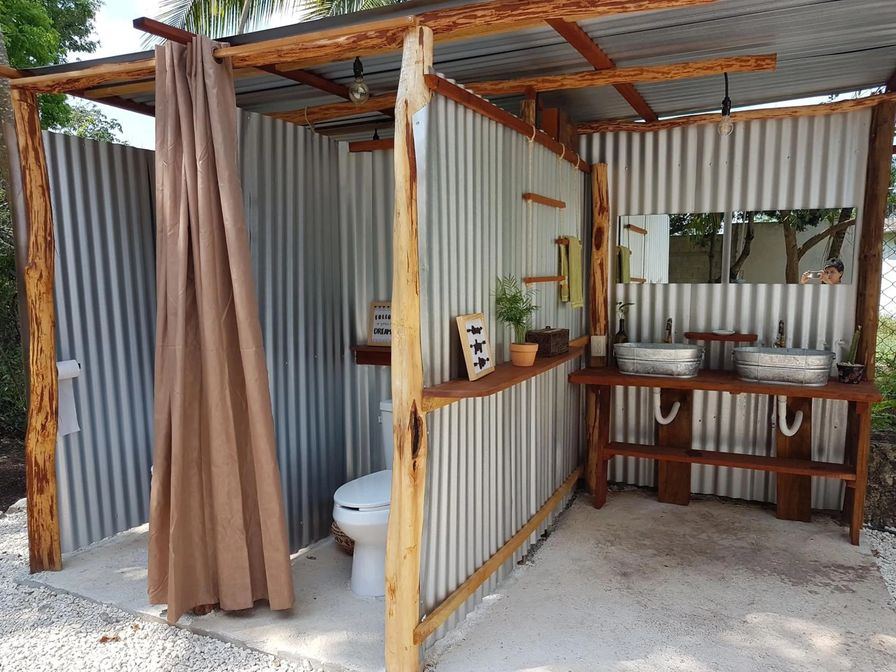 Bathroom in El Búho Bacalar Eco-Cabañas Hostal