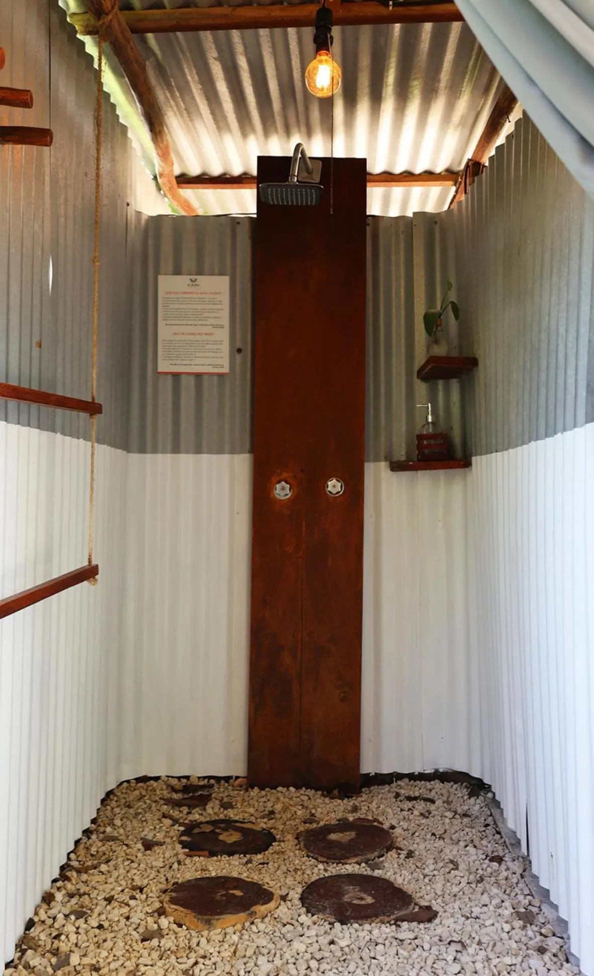 Shower in El Búho Bacalar Eco-Cabañas Hostal