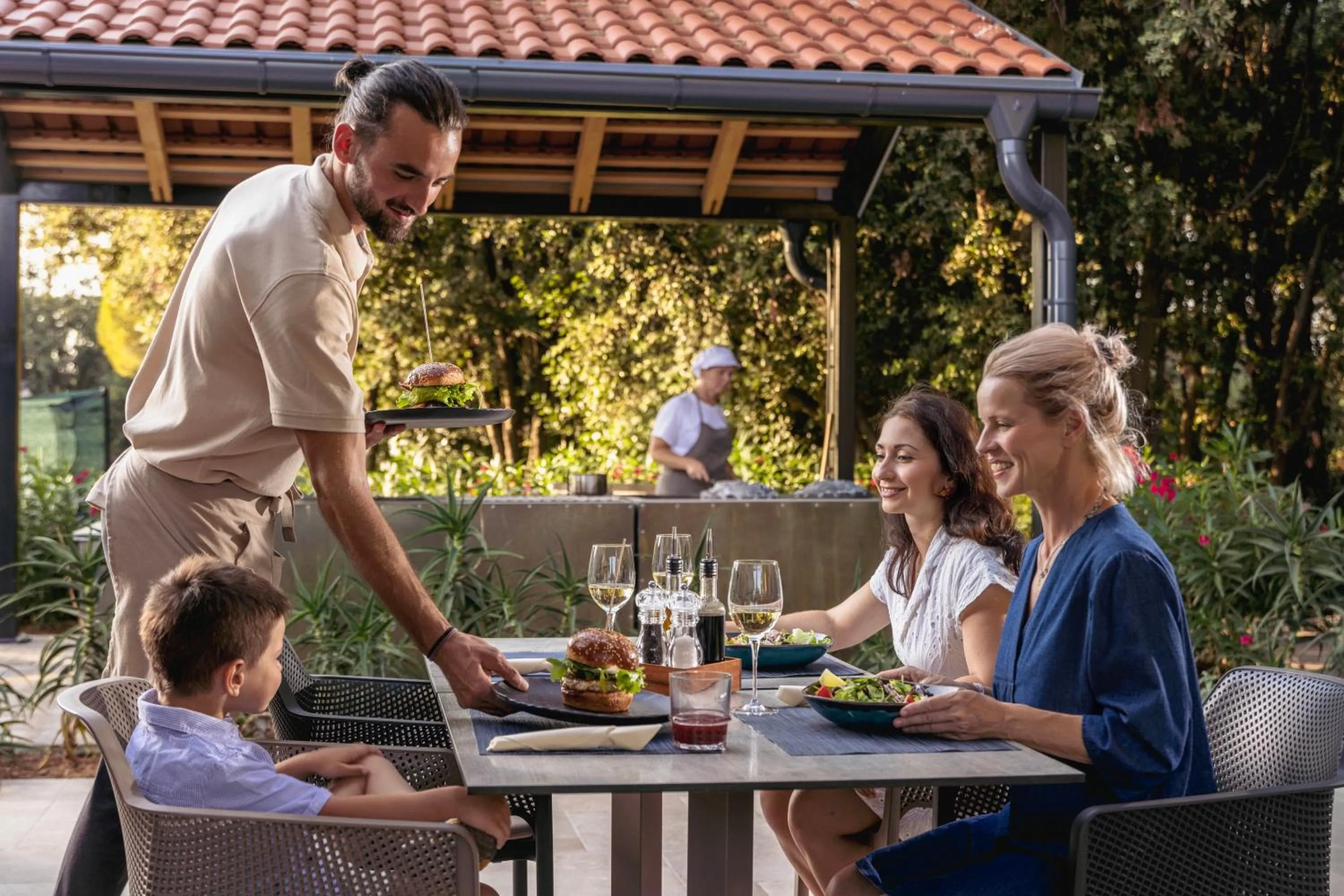 Restaurant/places to eat in Mobile Homes Lopari