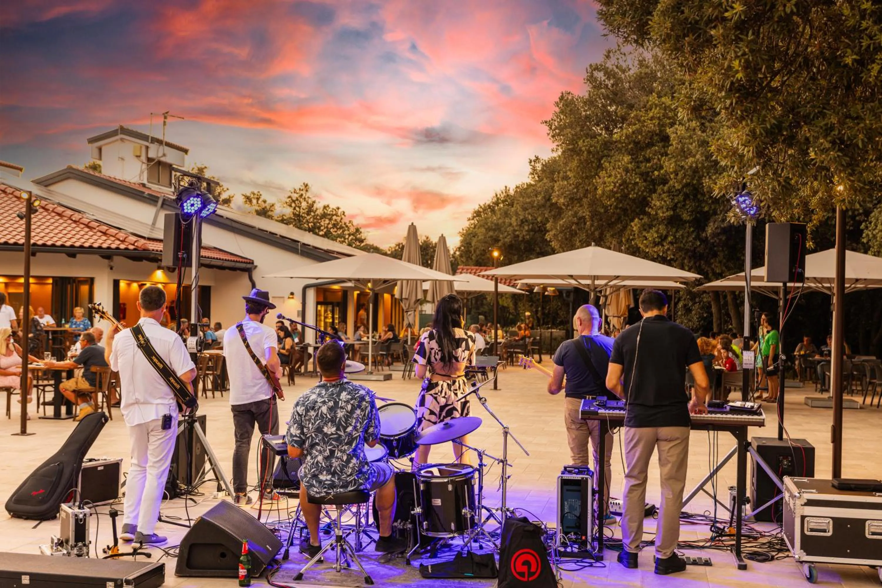 Restaurant/places to eat in Mobile Homes Lopari