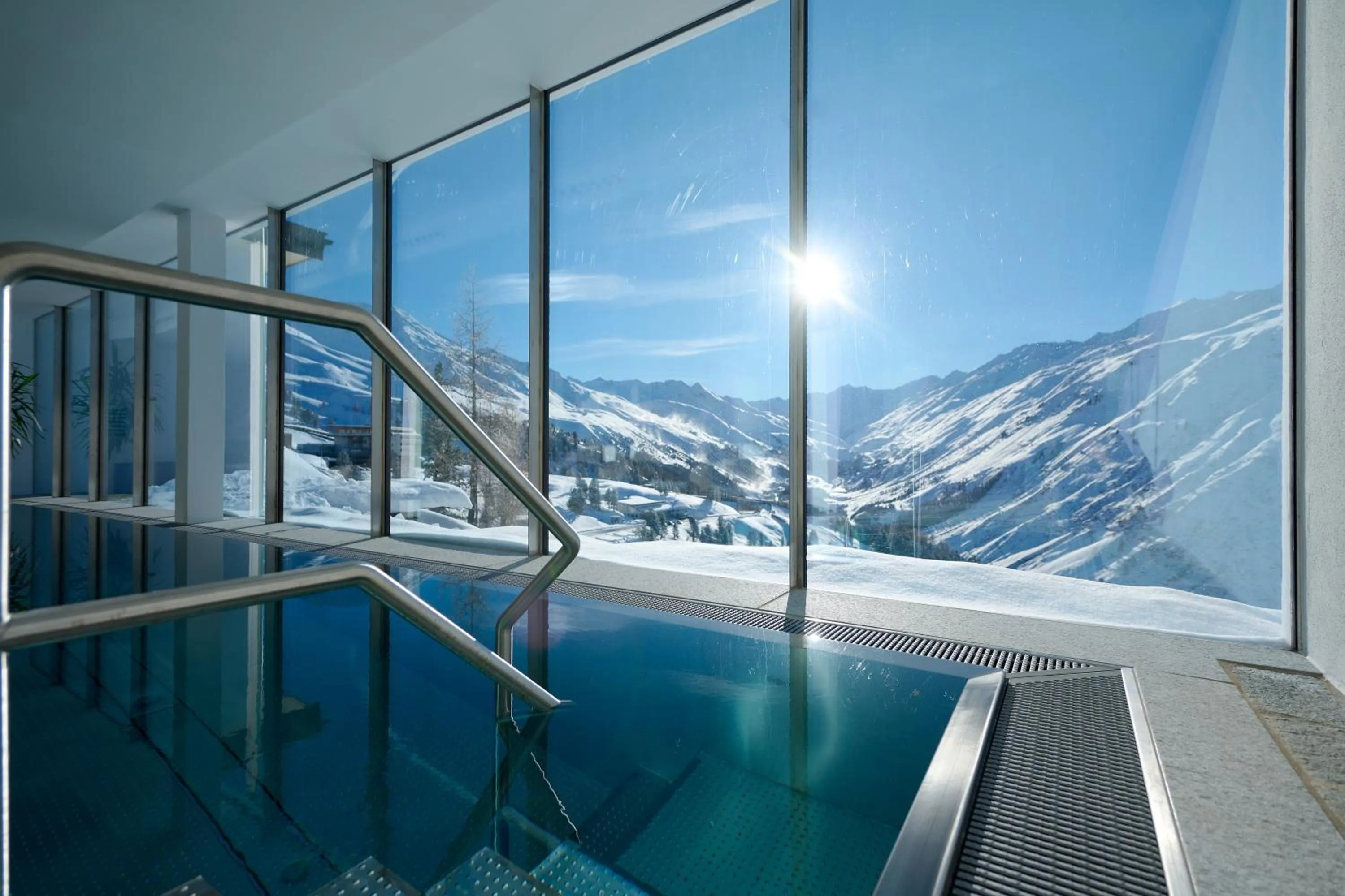 Swimming pool in Alpenhotel Laurin