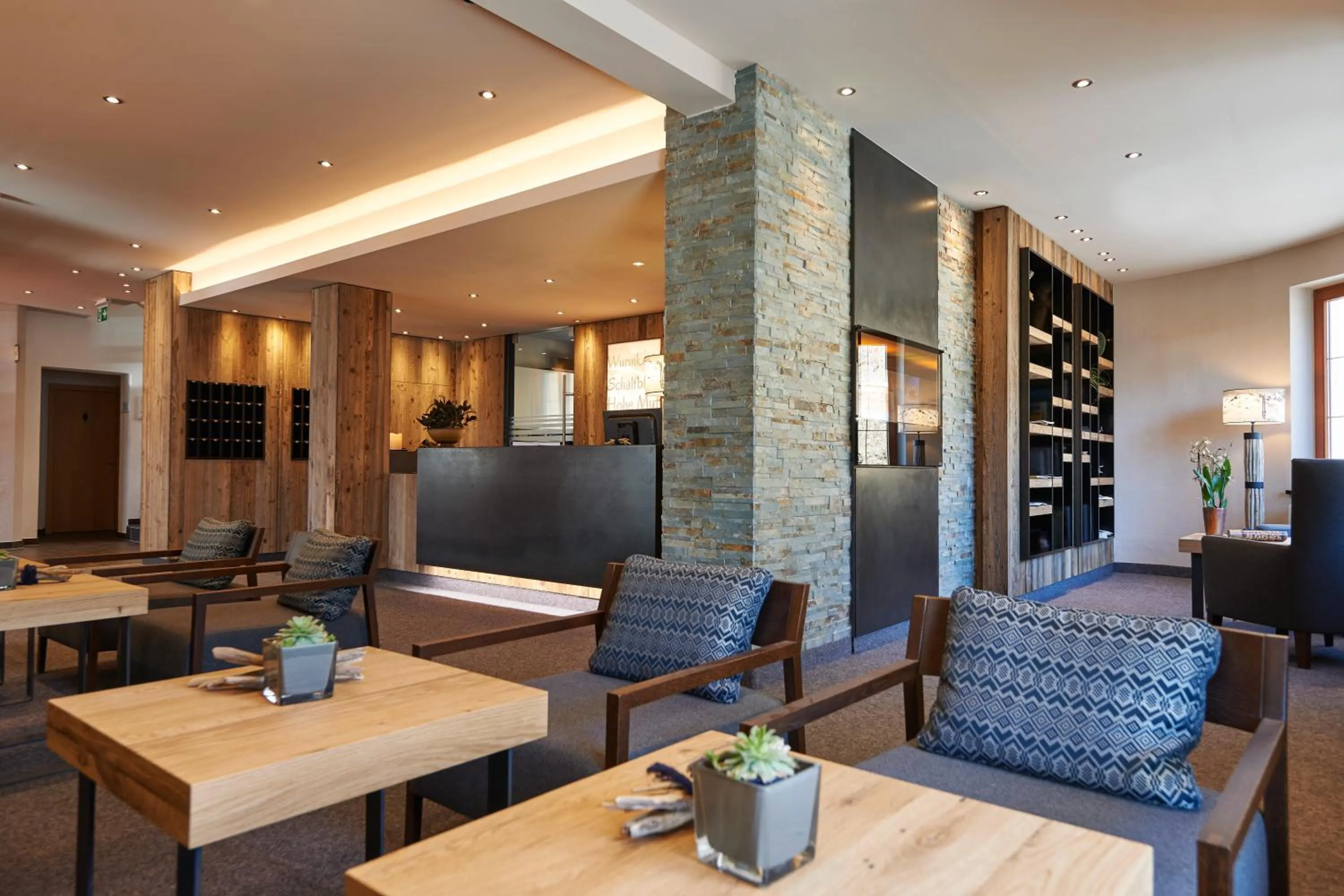 Seating area in Alpenhotel Laurin