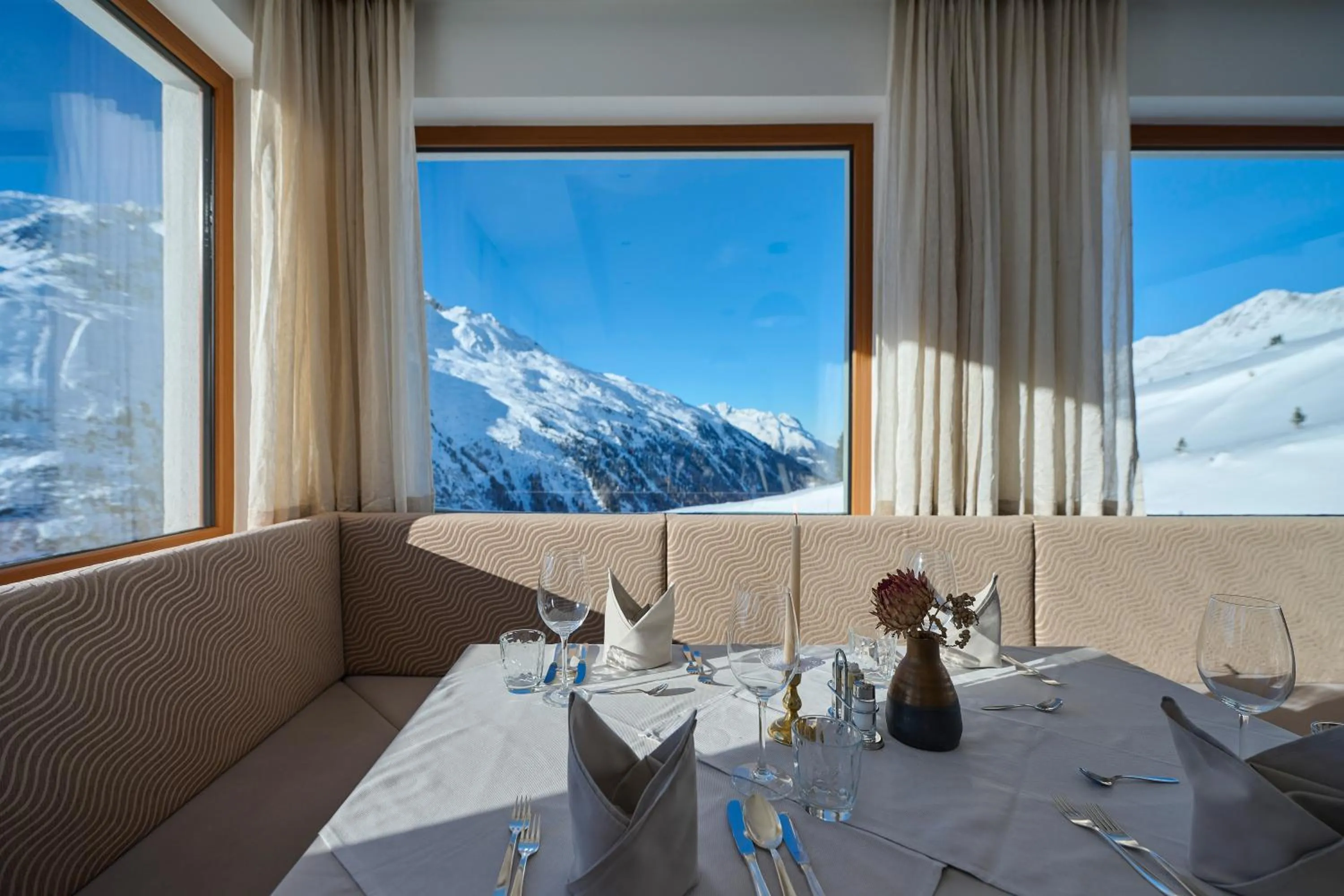 Restaurant/places to eat in Alpenhotel Laurin
