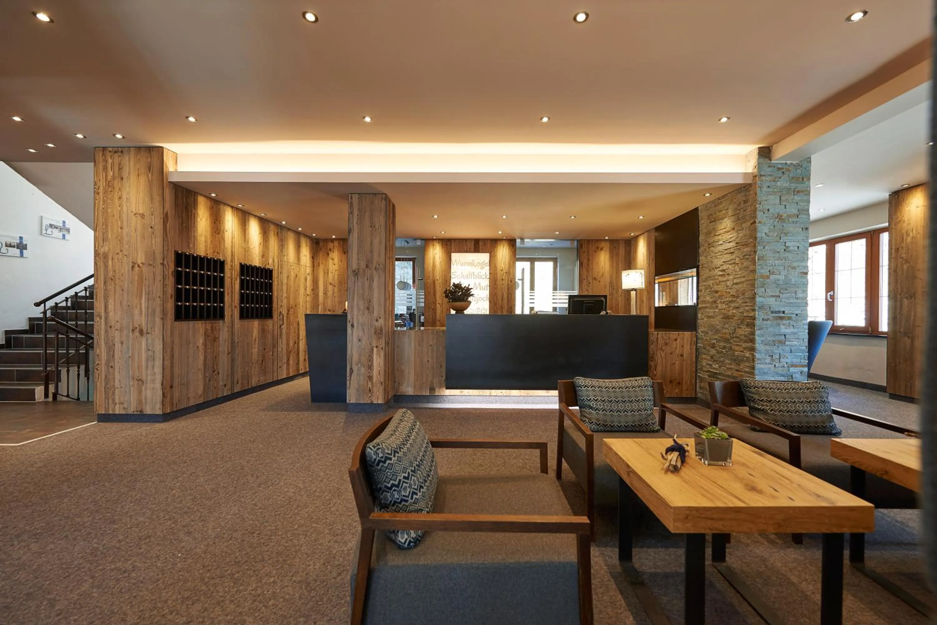 Seating area in Alpenhotel Laurin