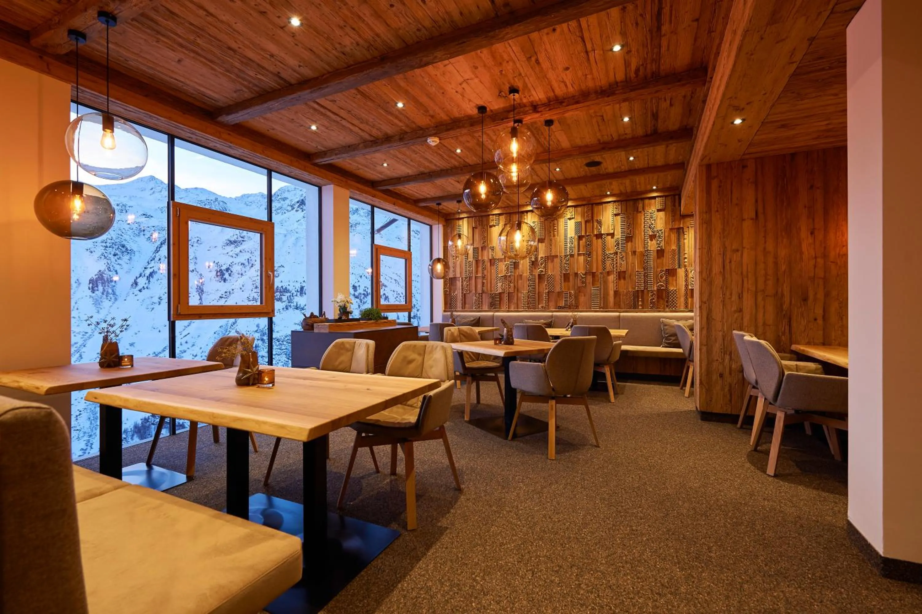 Restaurant/places to eat in Alpenhotel Laurin
